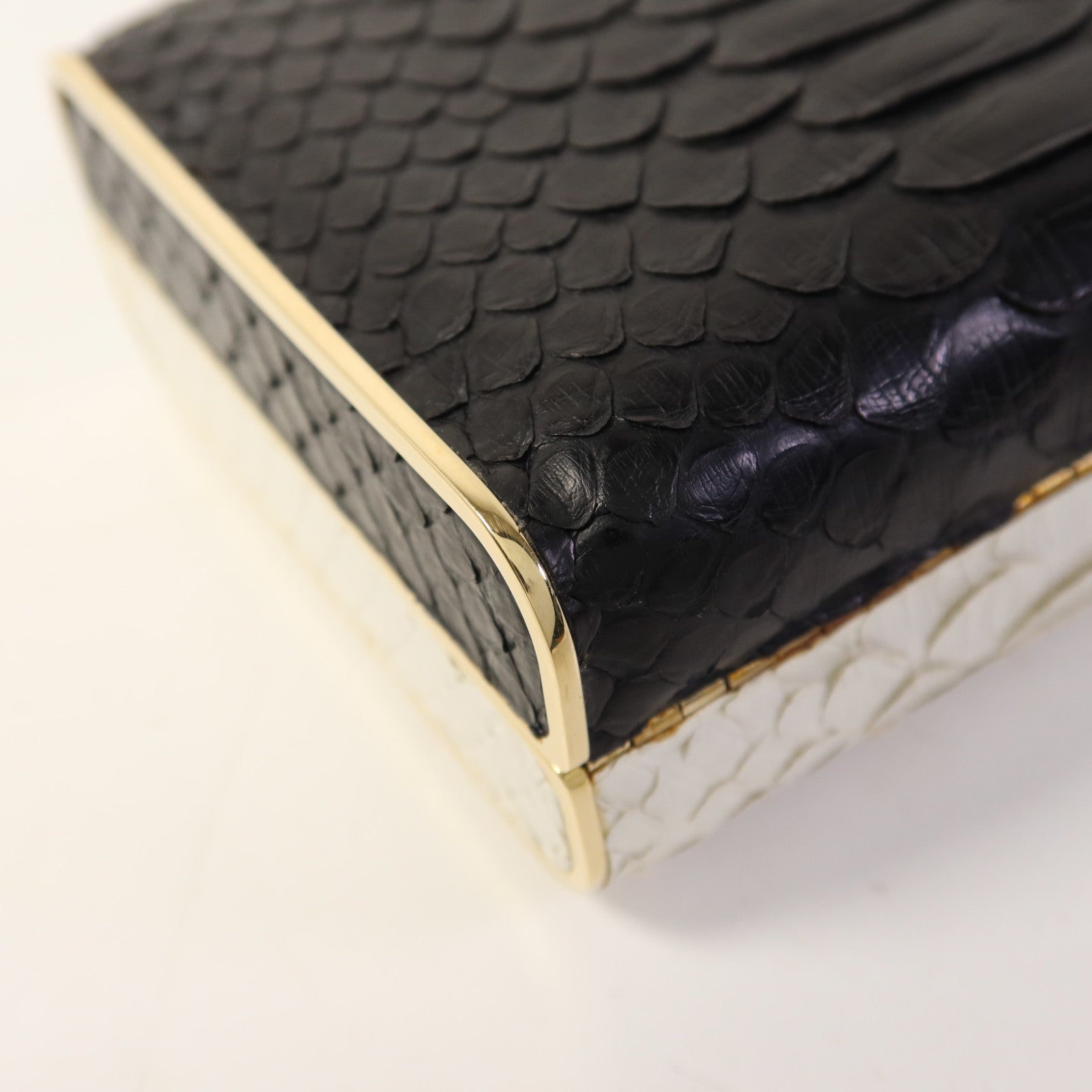 CHANEL 【激減優惠】蛇皮皮革Clutch Bag金扣手拿包