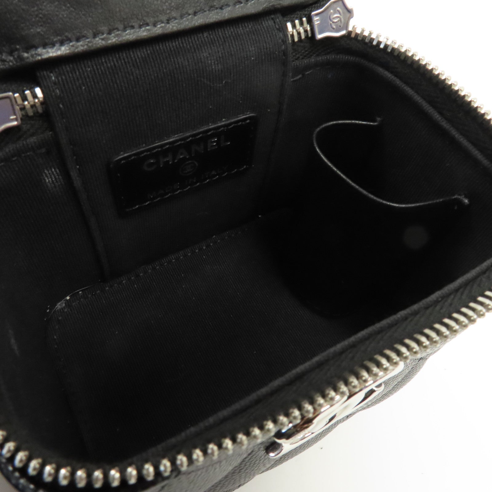 CHANEL 菱格Caviar皮革Vanity Case銀扣鏈帶肩背袋黑色
