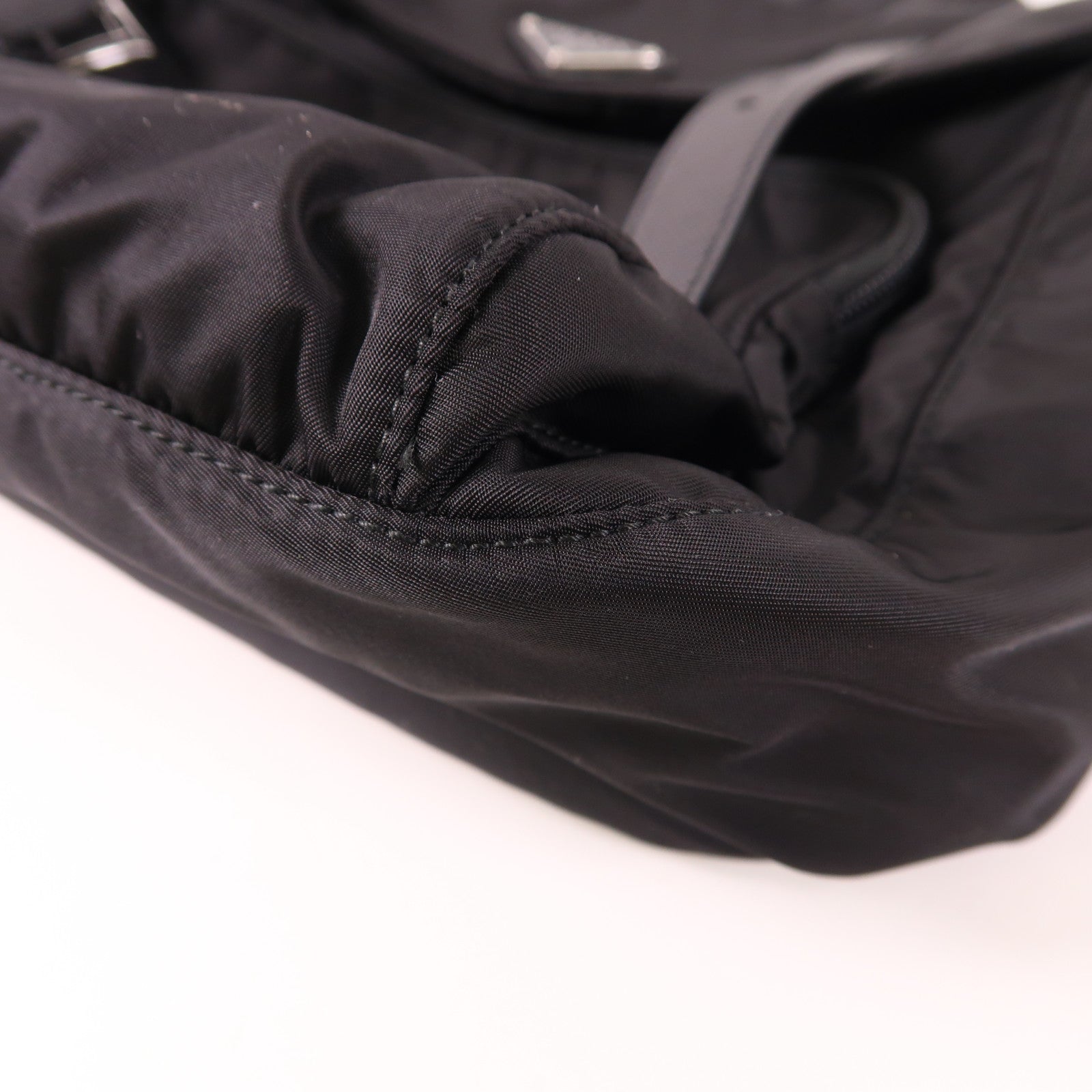 PRADA 尼龍Re-Nylon Shoulder Bag銀扣肩背袋