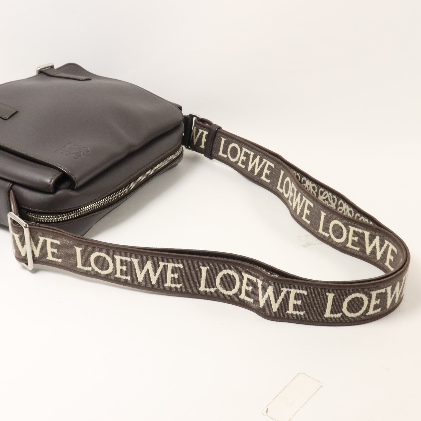 LOEWE 牛皮皮革Military XS肩背袋