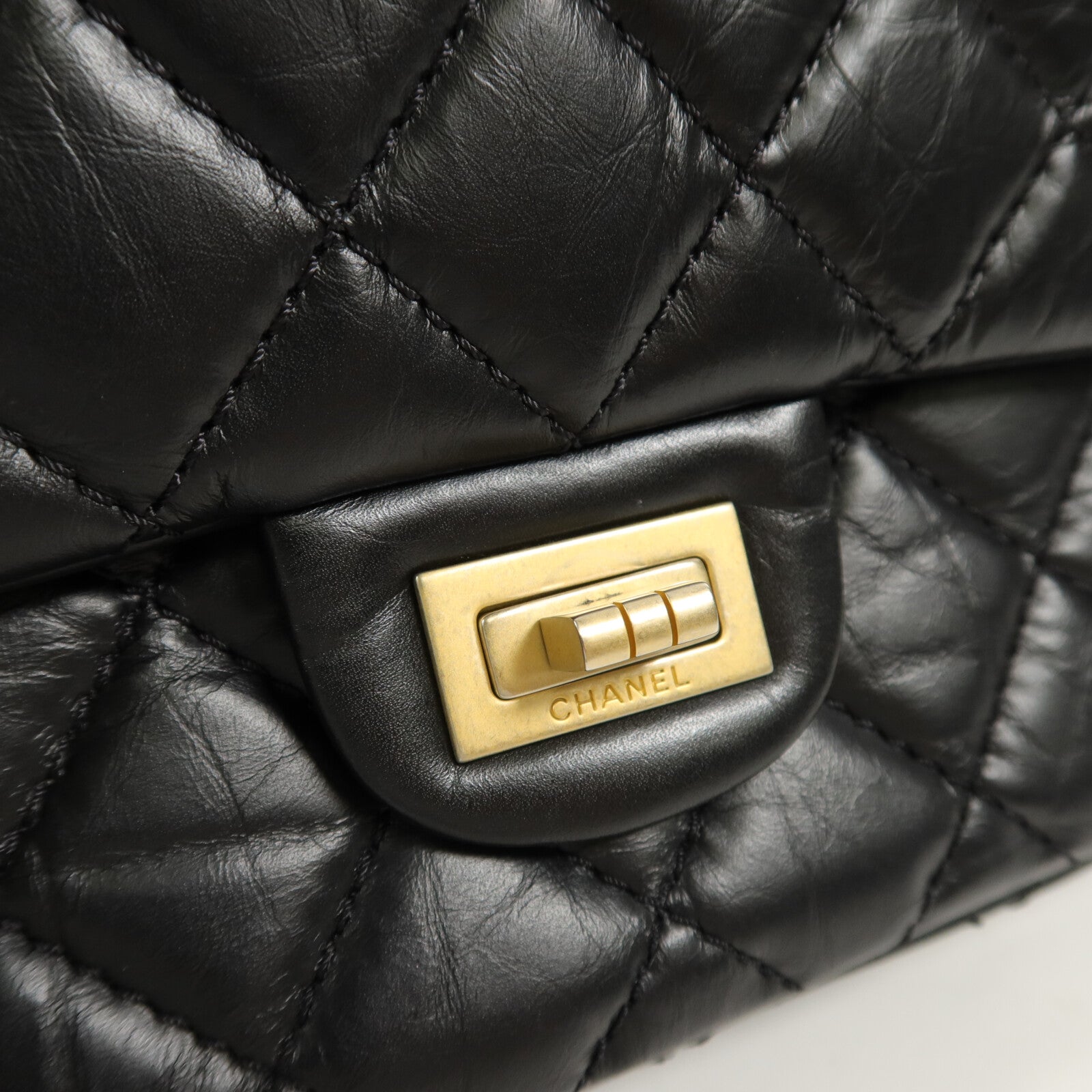 CHANEL 牛皮皮革2.55 Medium鏈帶肩背袋