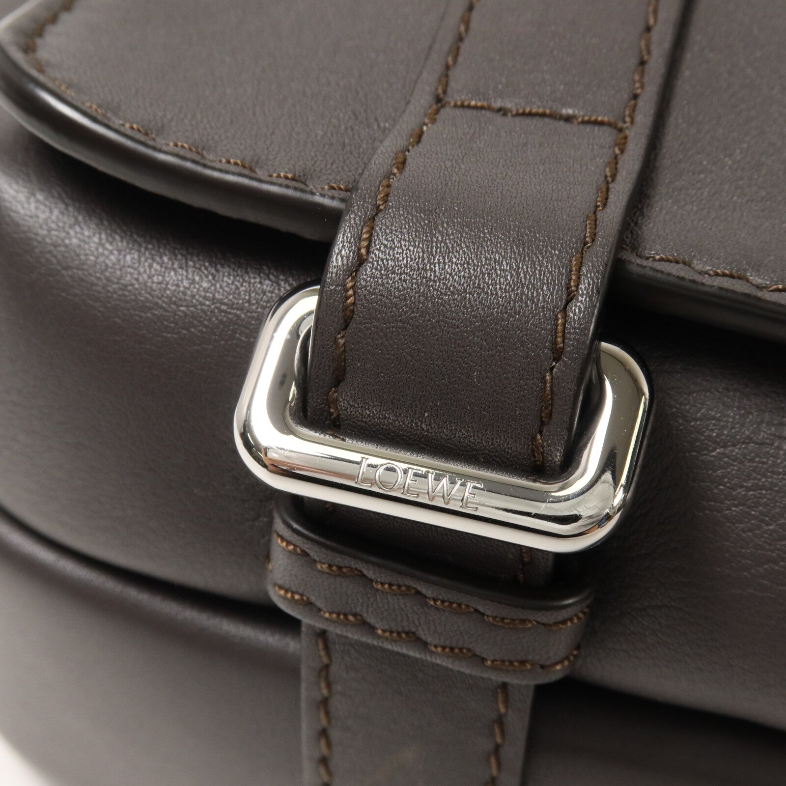 LOEWE 牛皮皮革Military XS肩背袋