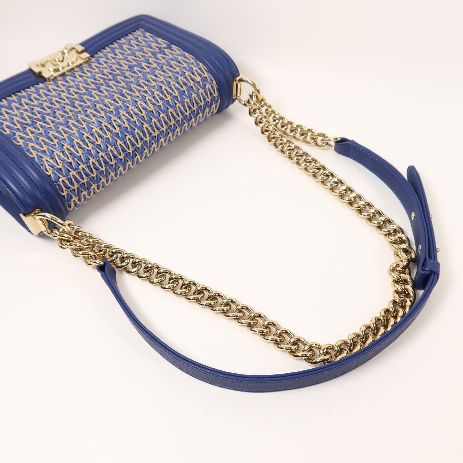 CHANEL 【激減優惠】Raffia Chanel Boy 25金扣鏈帶肩背袋