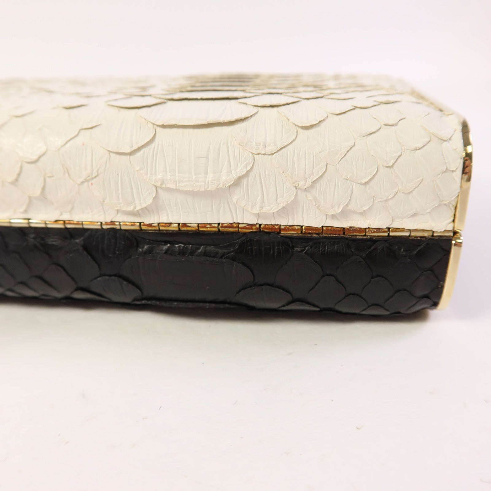 CHANEL 【激減優惠】蛇皮皮革Clutch Bag金扣手拿包
