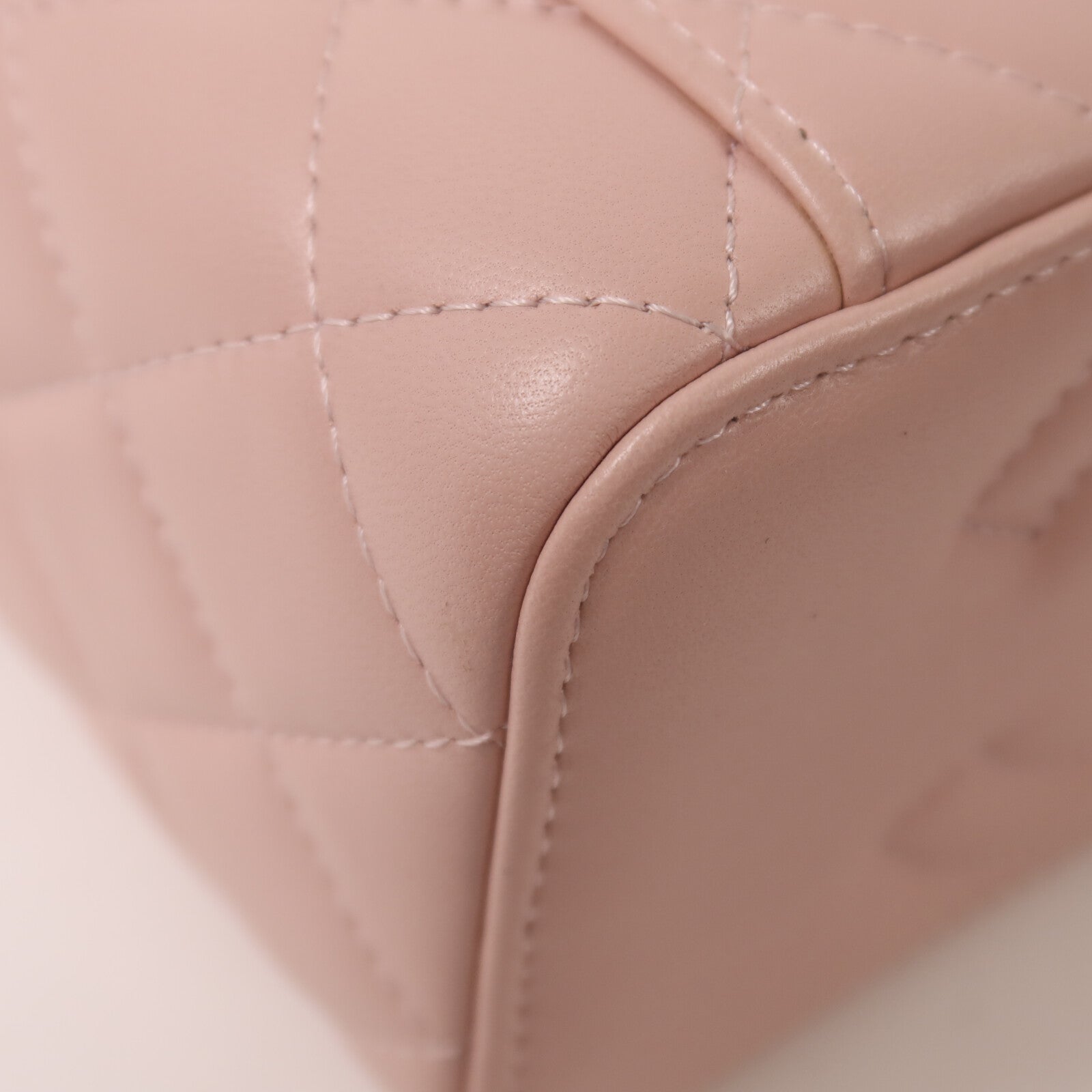CHANEL 羊皮皮革Vanity Case鏈帶肩背袋