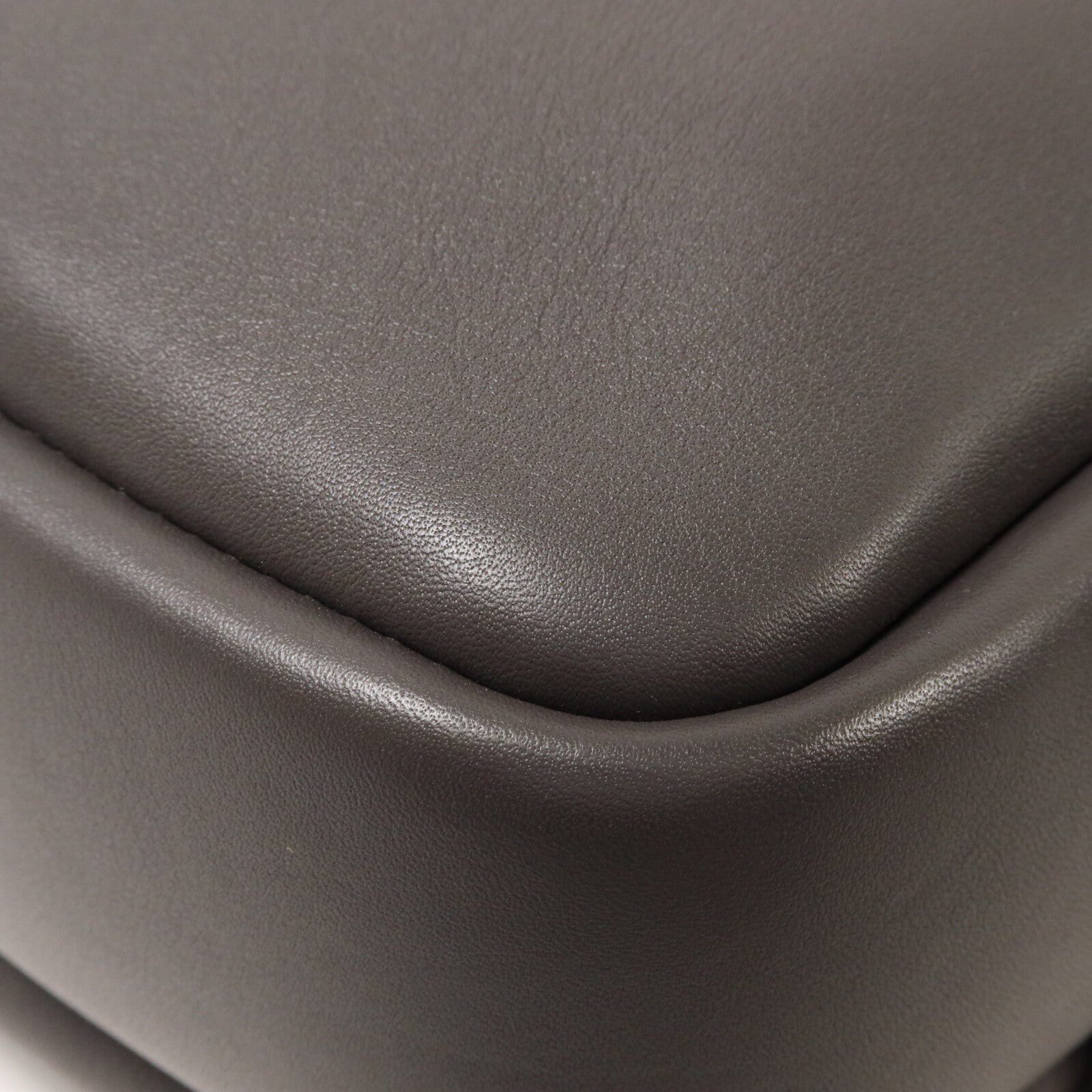 LOEWE 牛皮皮革Military XS肩背袋