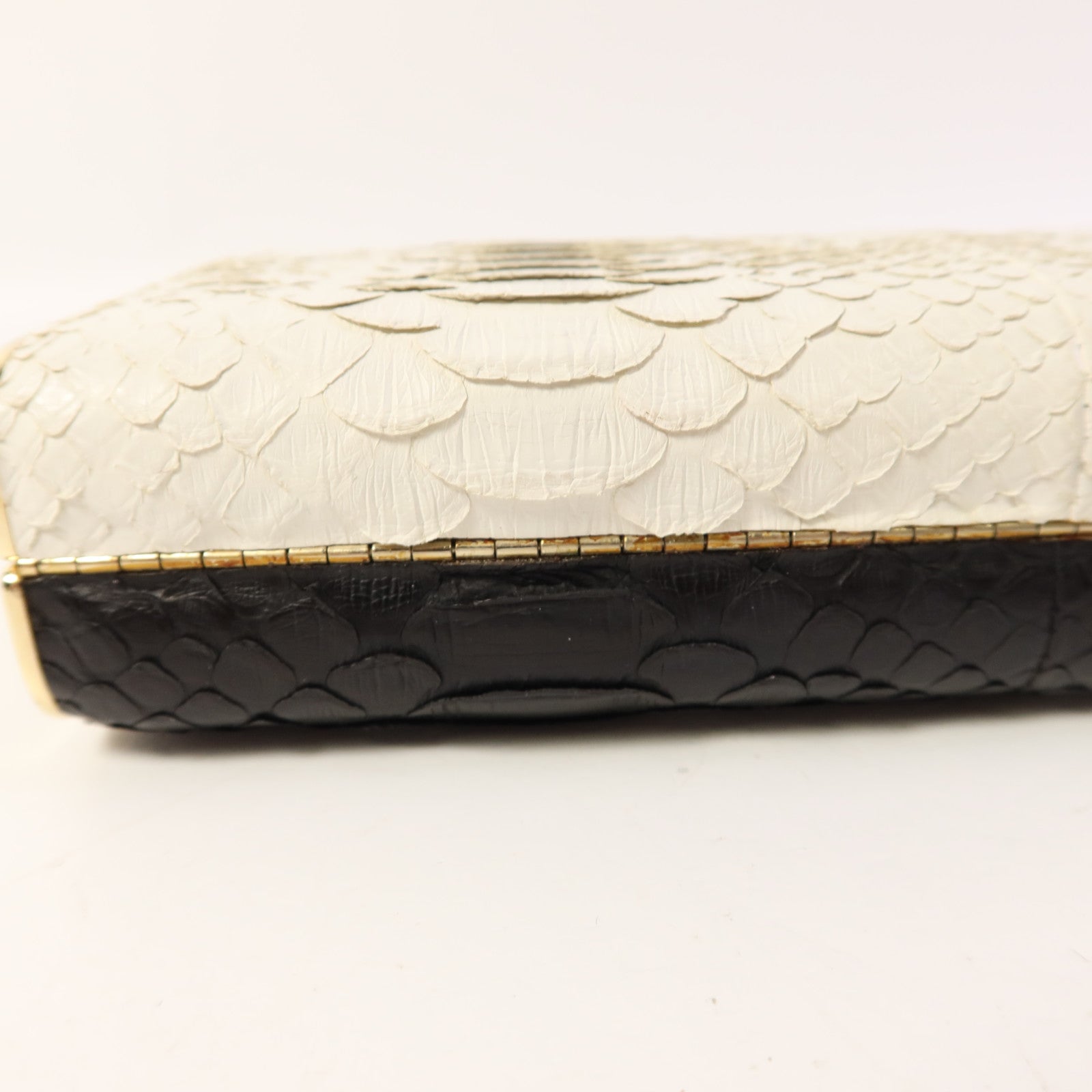 CHANEL 蛇皮皮革Clutch Bag金扣手拿包