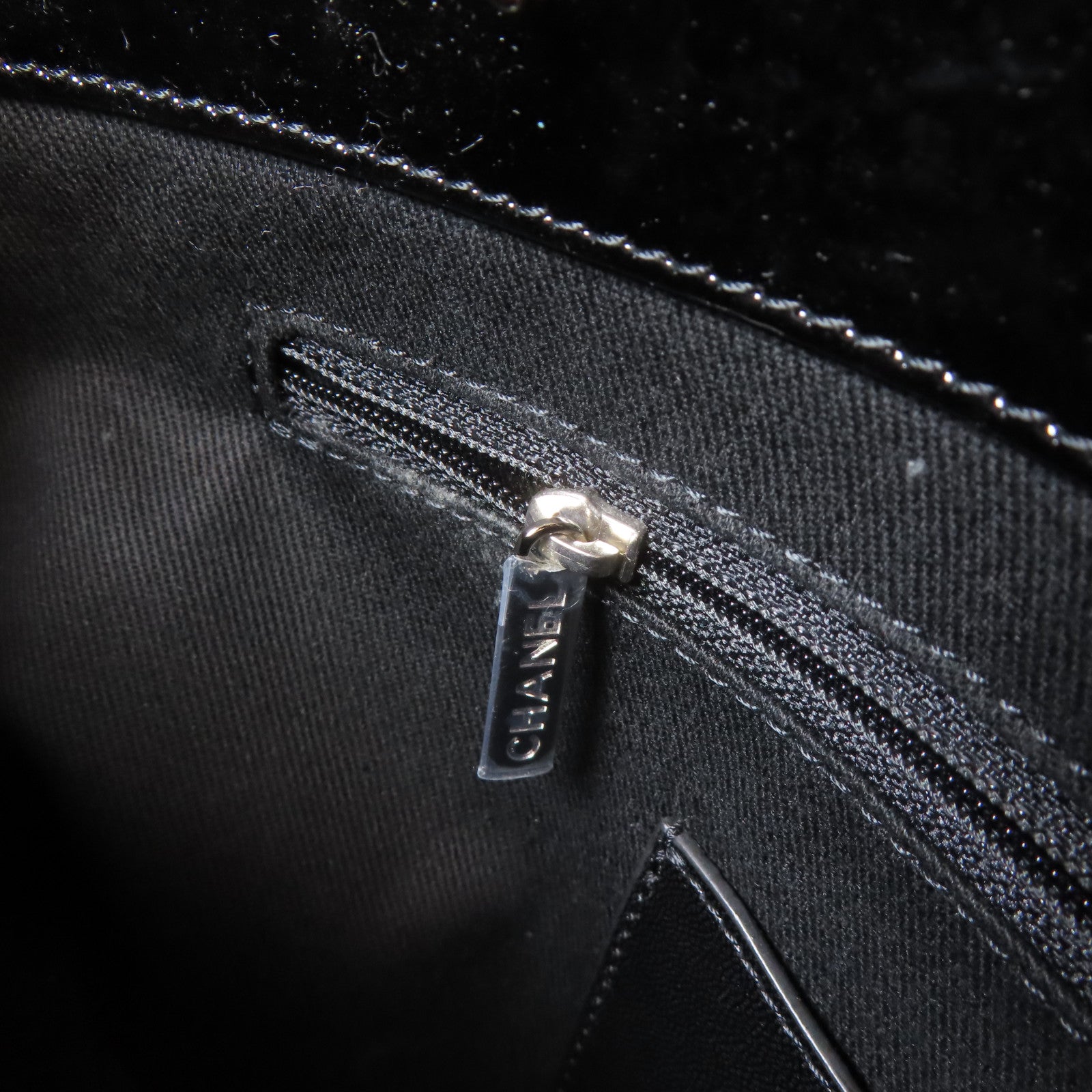 CHANEL 菱格漆皮皮革Chain Shoulder Bag銀扣肩背袋黑色