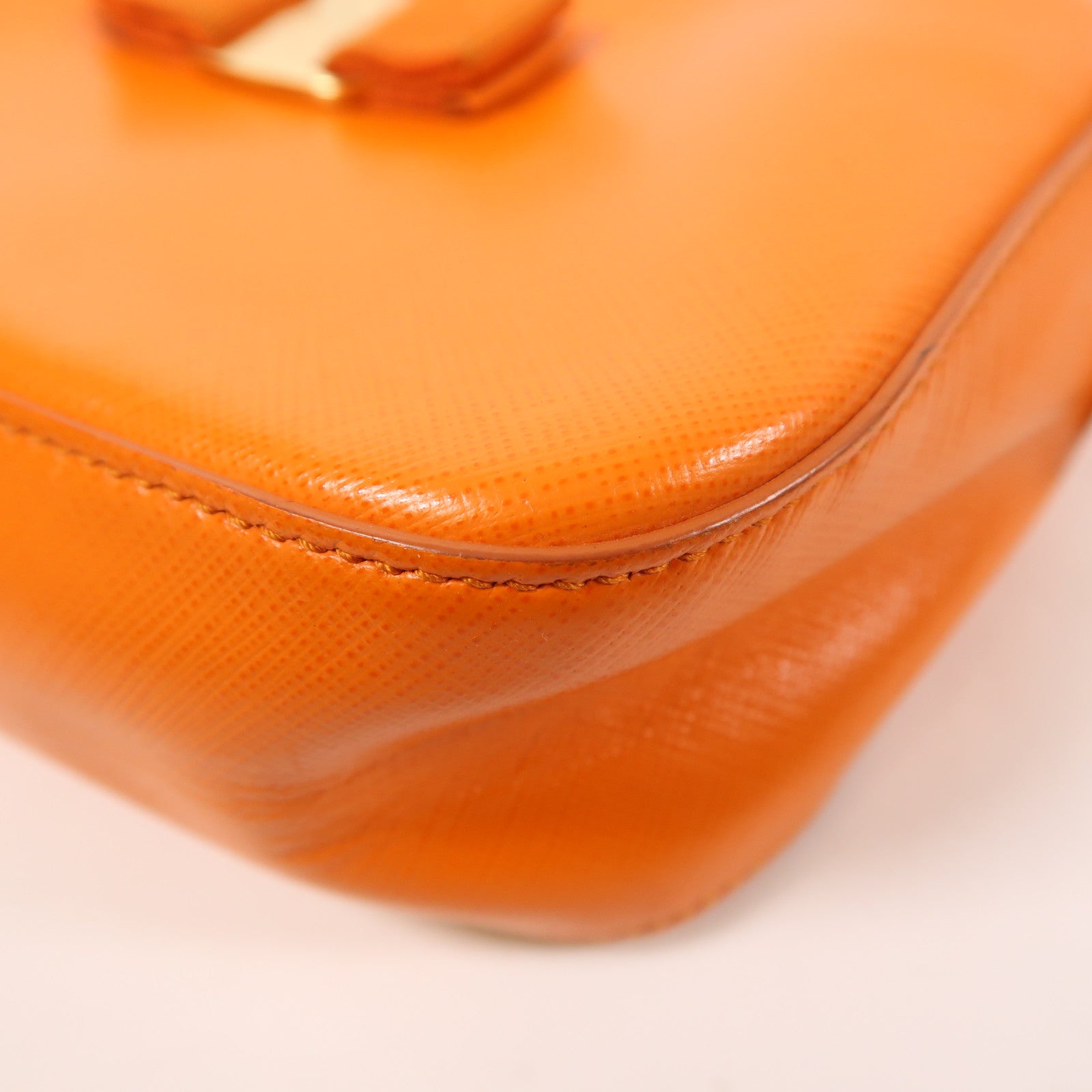 Salvatore Ferragamo 牛皮皮革Chain Shoulder金扣鏈帶肩背袋