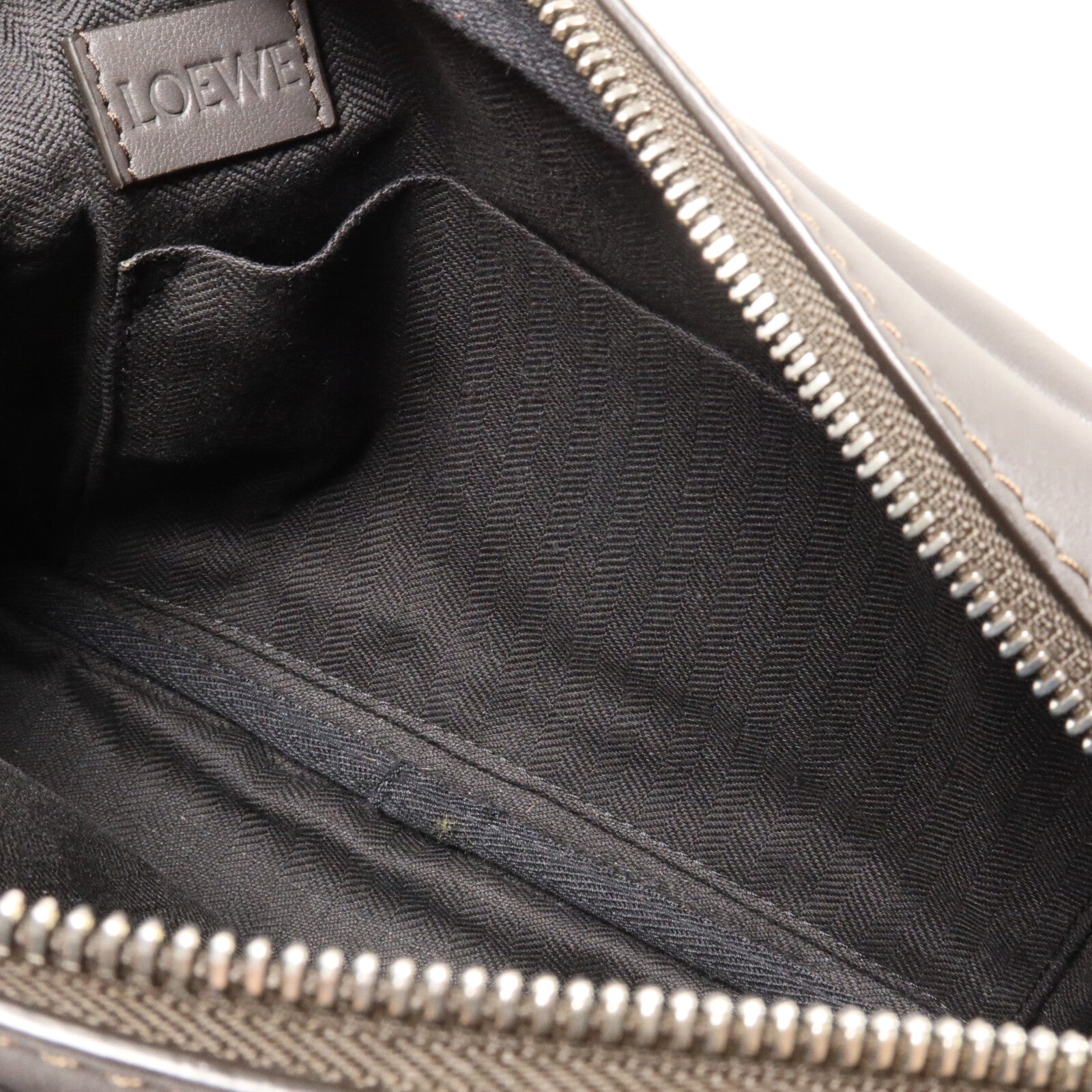 LOEWE 牛皮皮革Military XS肩背袋