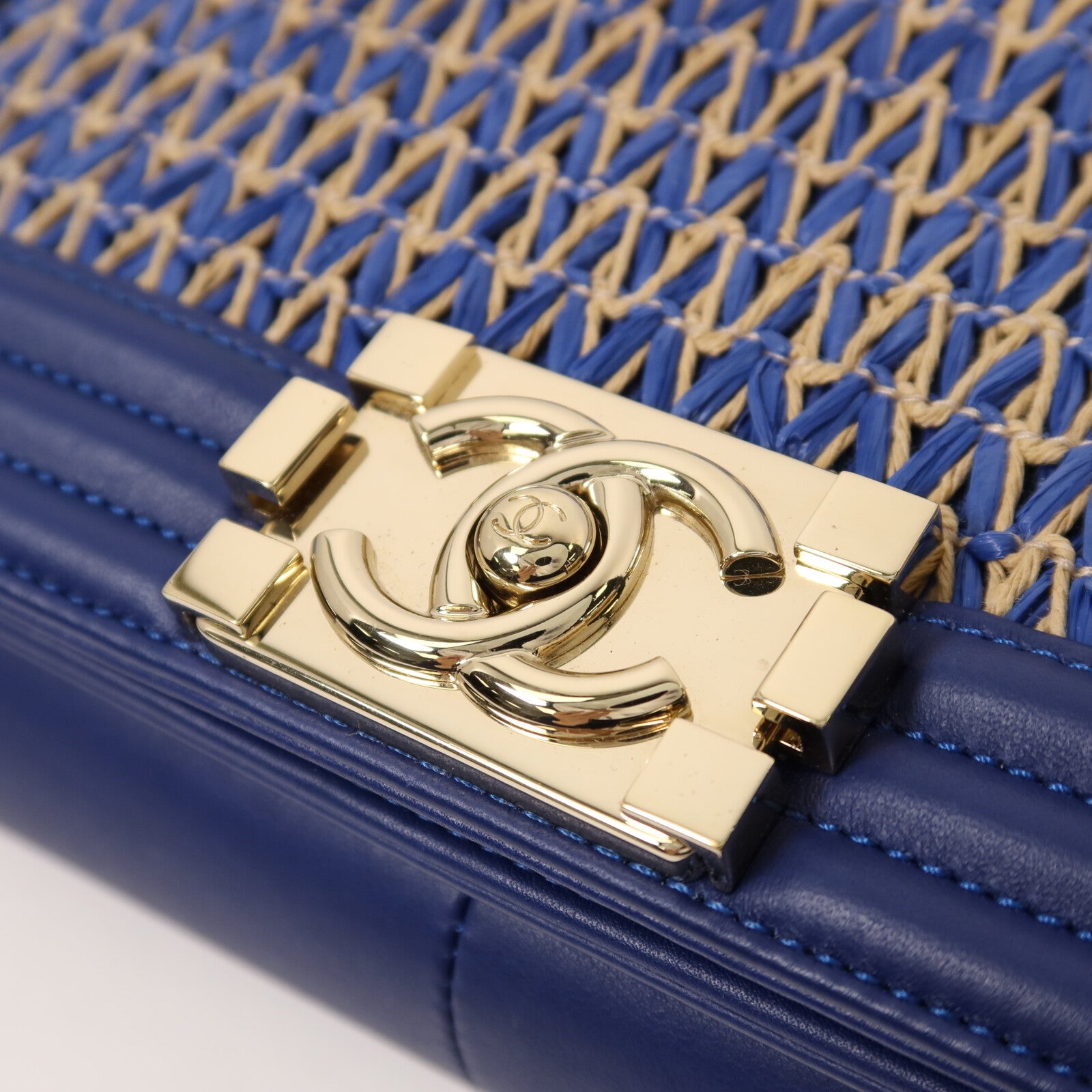 CHANEL 【激減優惠】Raffia Chanel Boy 25金扣鏈帶肩背袋
