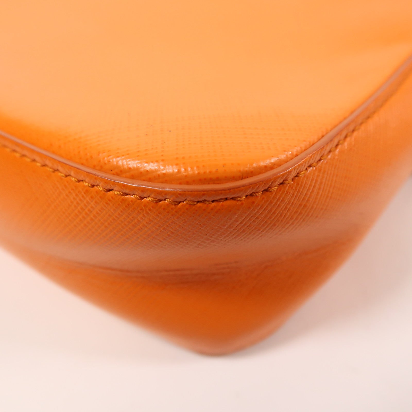 Salvatore Ferragamo 牛皮皮革Chain Shoulder金扣鏈帶肩背袋