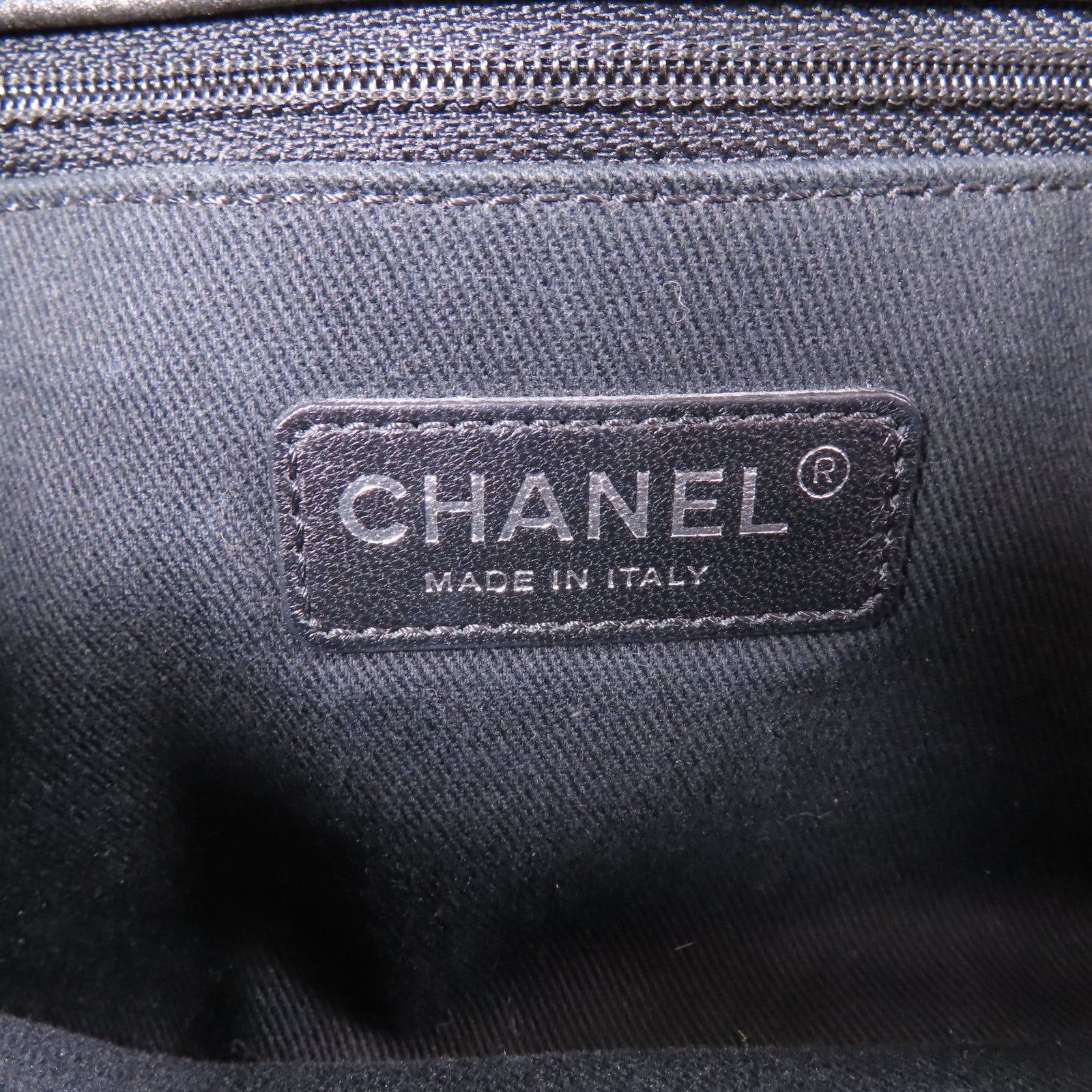 CHANEL 牛皮皮革Shoulder Bag銀扣肩背袋