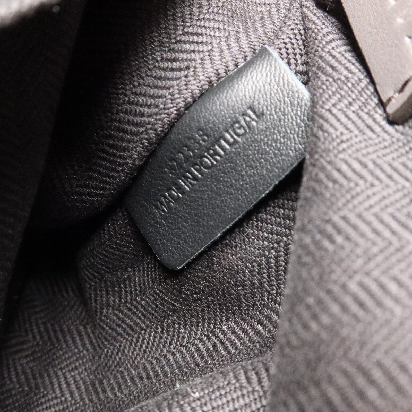 LOEWE 牛皮皮革Military XS肩背袋