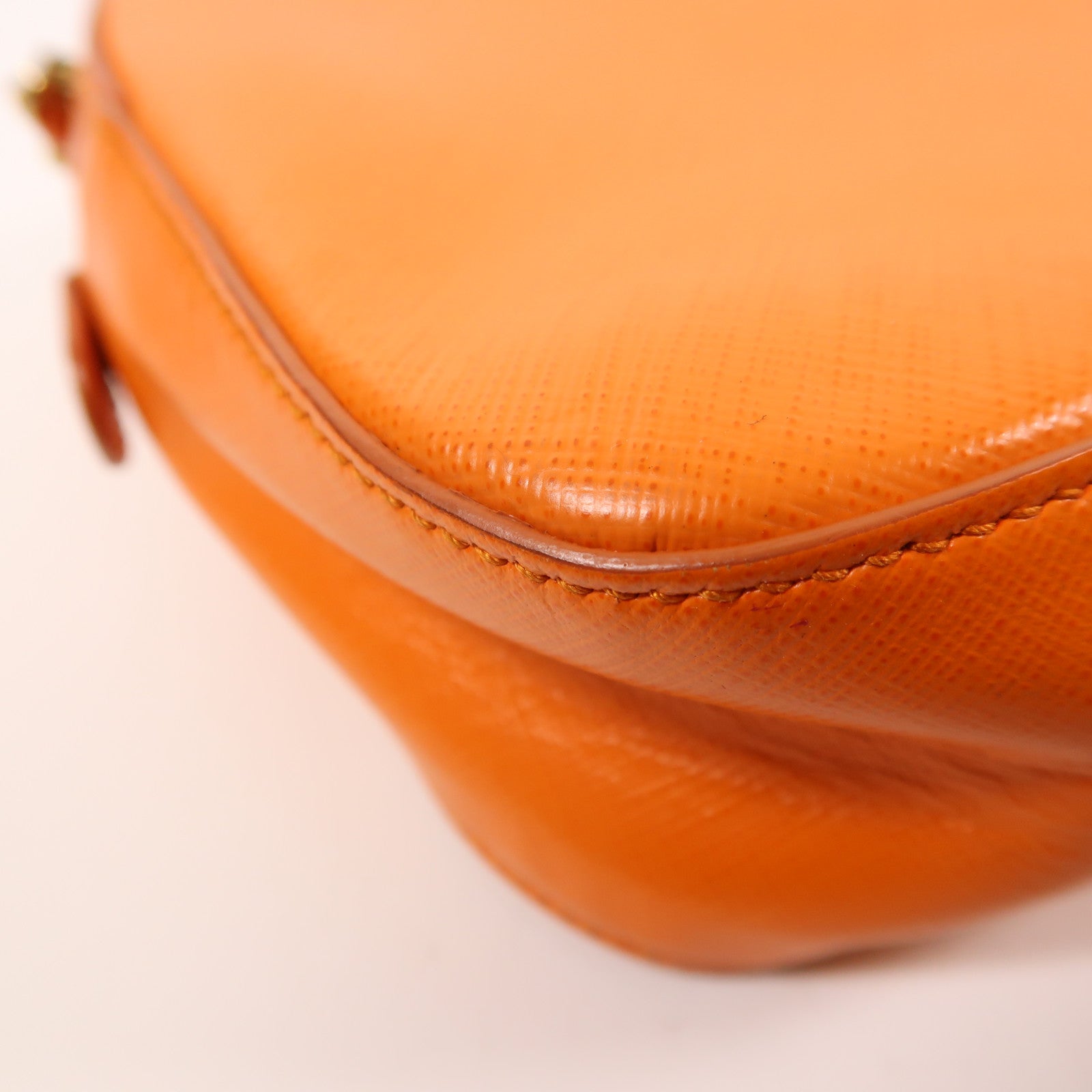 Salvatore Ferragamo 牛皮皮革Chain Shoulder金扣鏈帶肩背袋