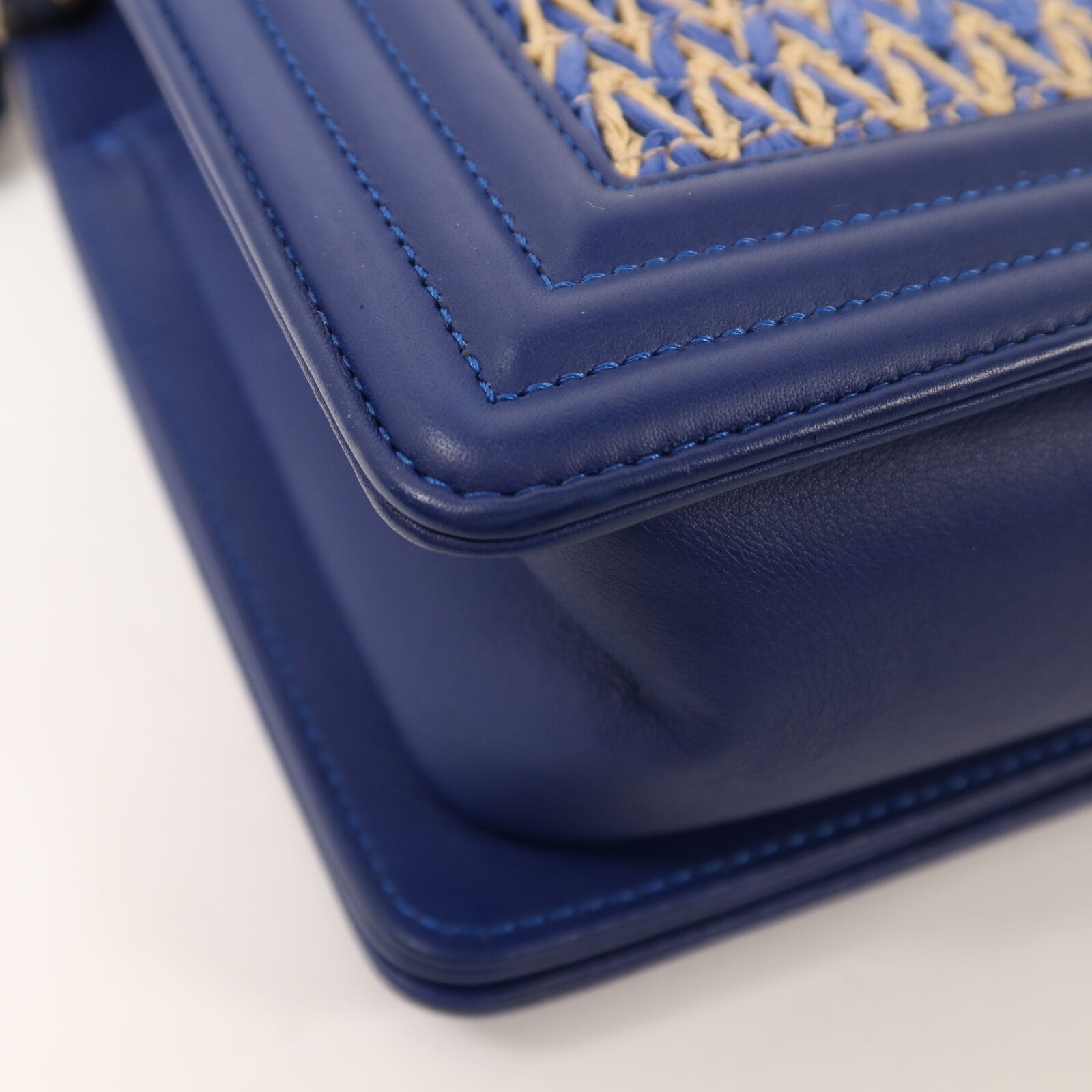 CHANEL 【激減優惠】Raffia Chanel Boy 25金扣鏈帶肩背袋