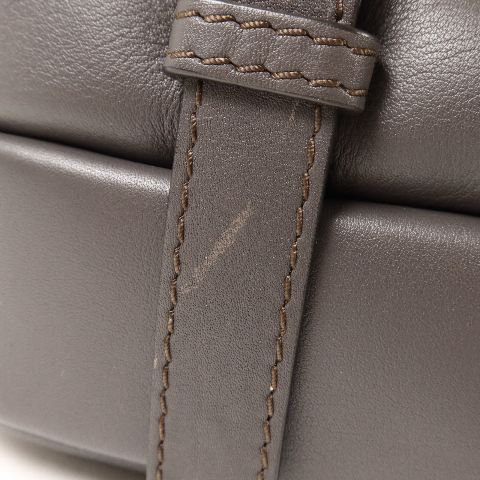 LOEWE 牛皮皮革Military XS肩背袋