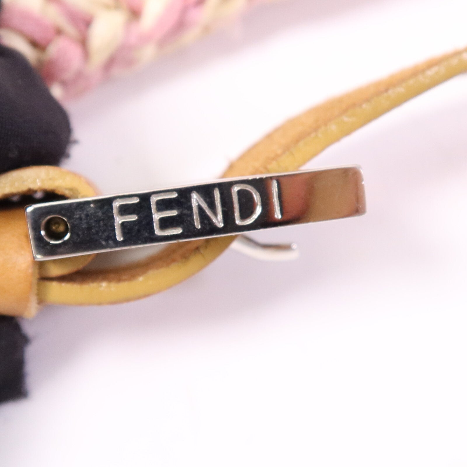 FENDI 藤料Baguette銀扣肩背袋