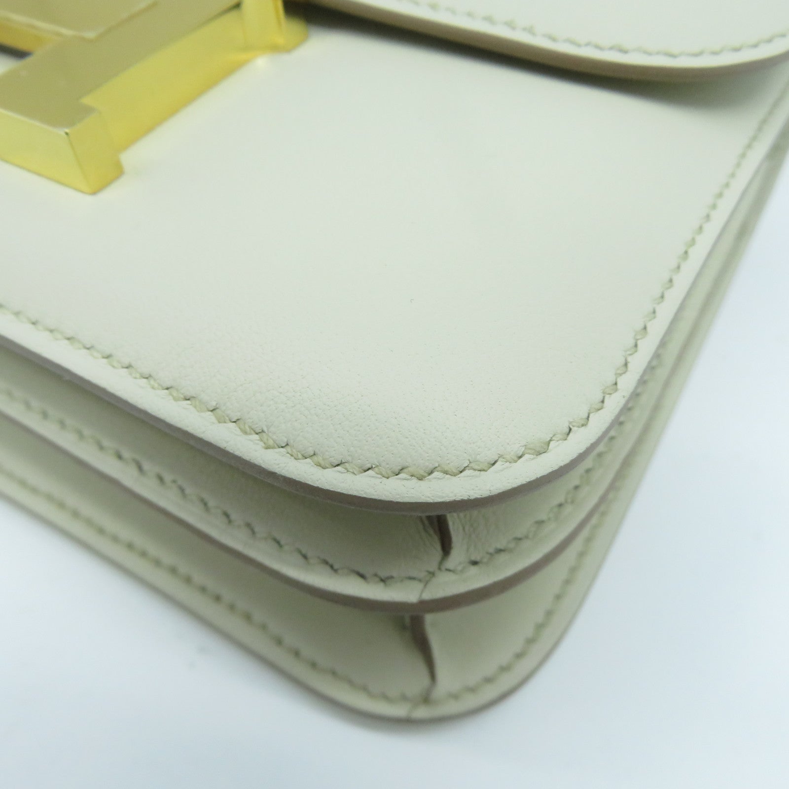 HERMES 【激減優惠】Swift皮革Constance Mini金扣肩背袋Beton冰川白色