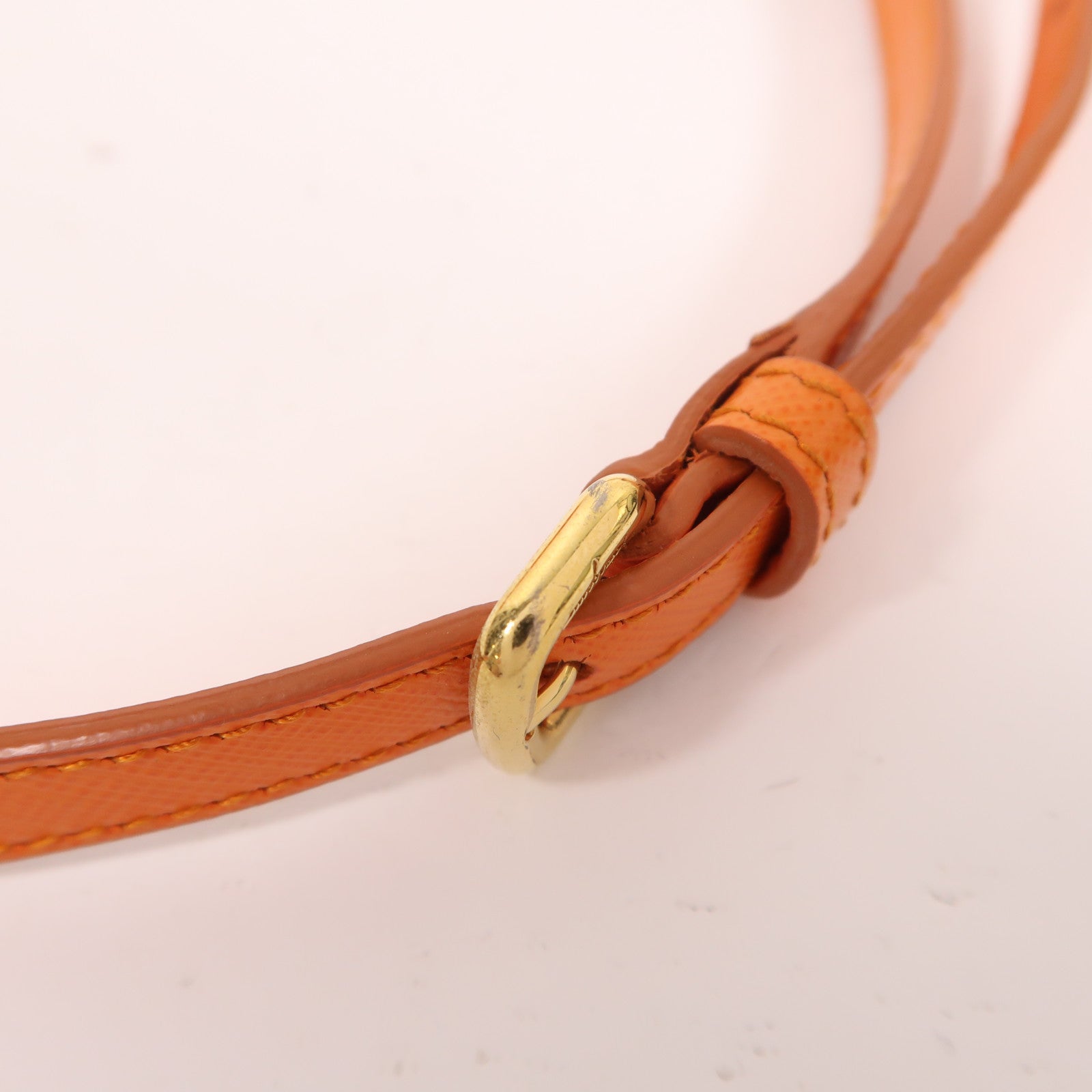 Salvatore Ferragamo 牛皮皮革Chain Shoulder金扣鏈帶肩背袋