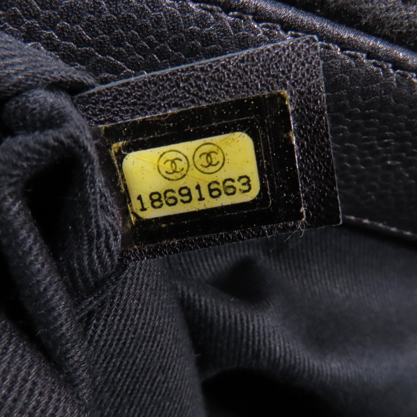 CHANEL 牛皮皮革Shoulder Bag銀扣肩背袋