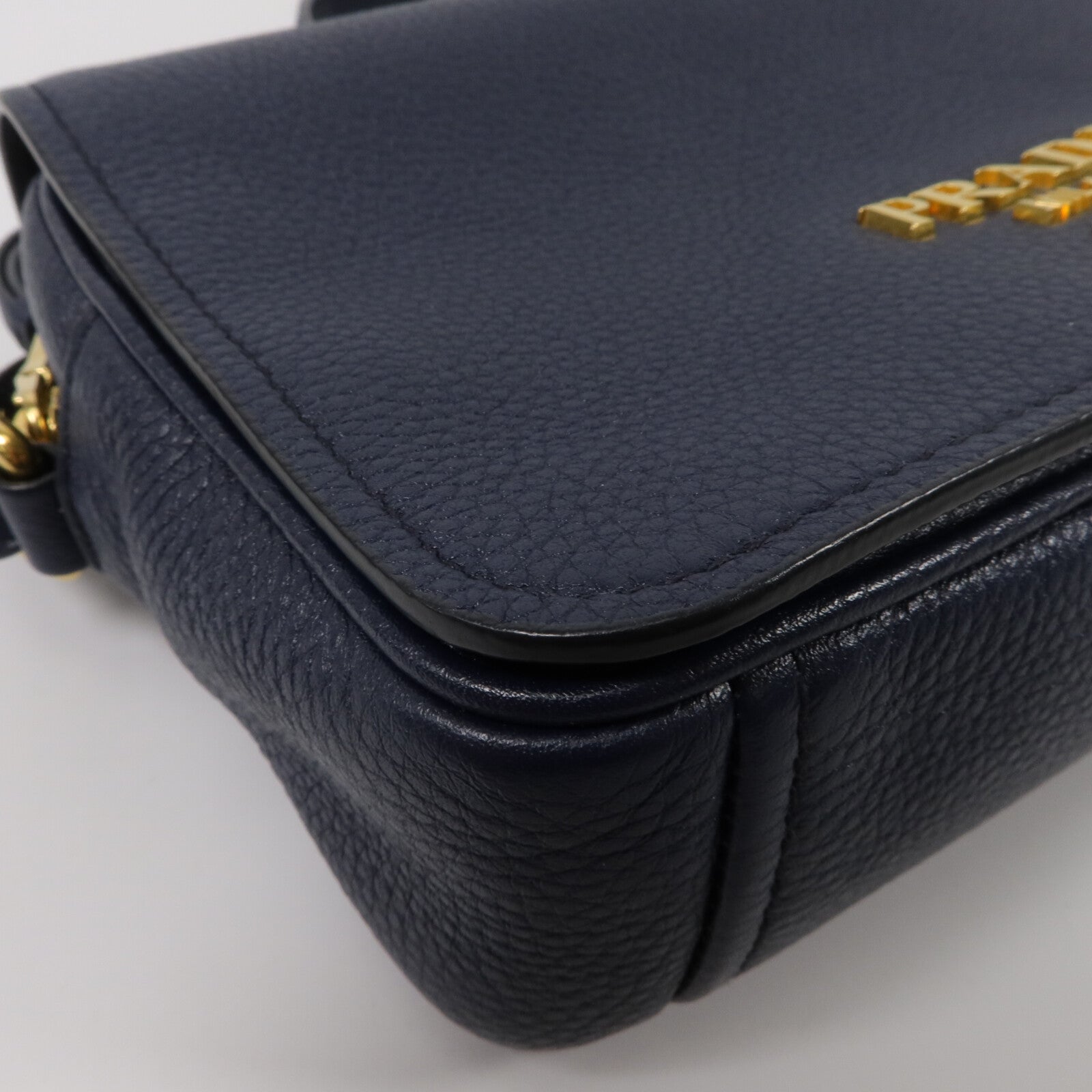 PRADA 牛皮皮革Crossbody Flap Bag肩背袋