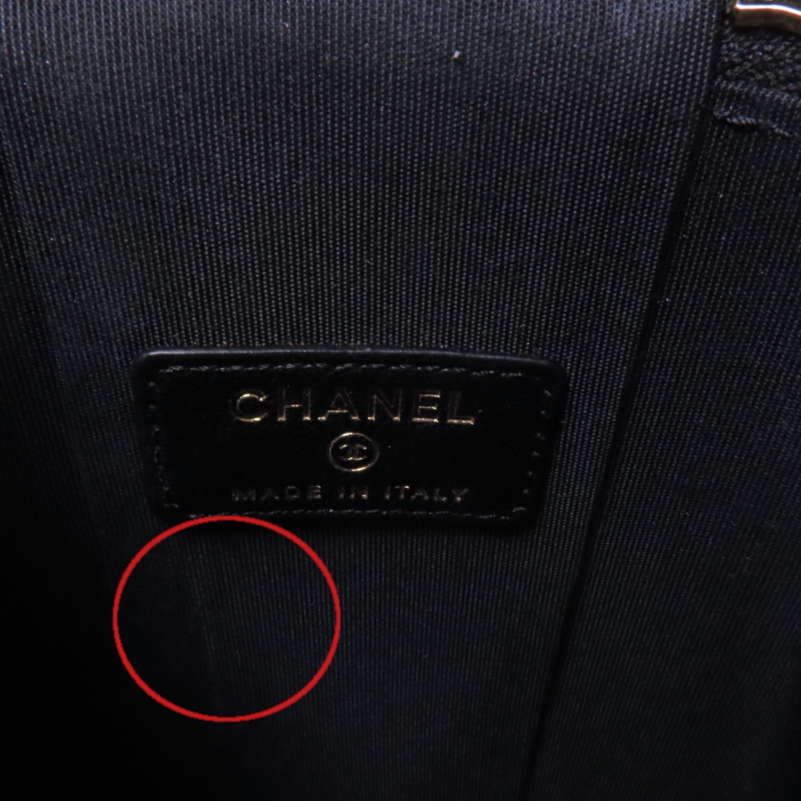 CHANEL 【激減優惠】羊皮皮革Vanity Phone Case with Chain金扣鏈帶肩背袋