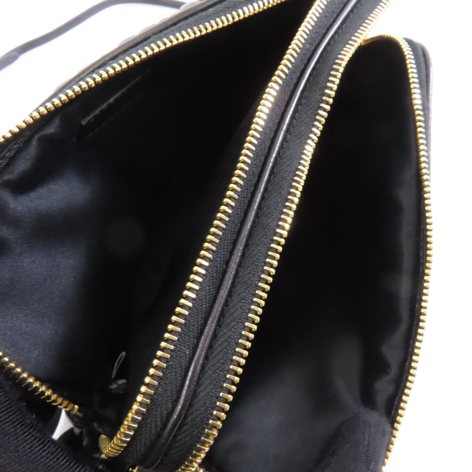 Miu Miu 皮革Shoulder Bag金扣肩背袋黑色