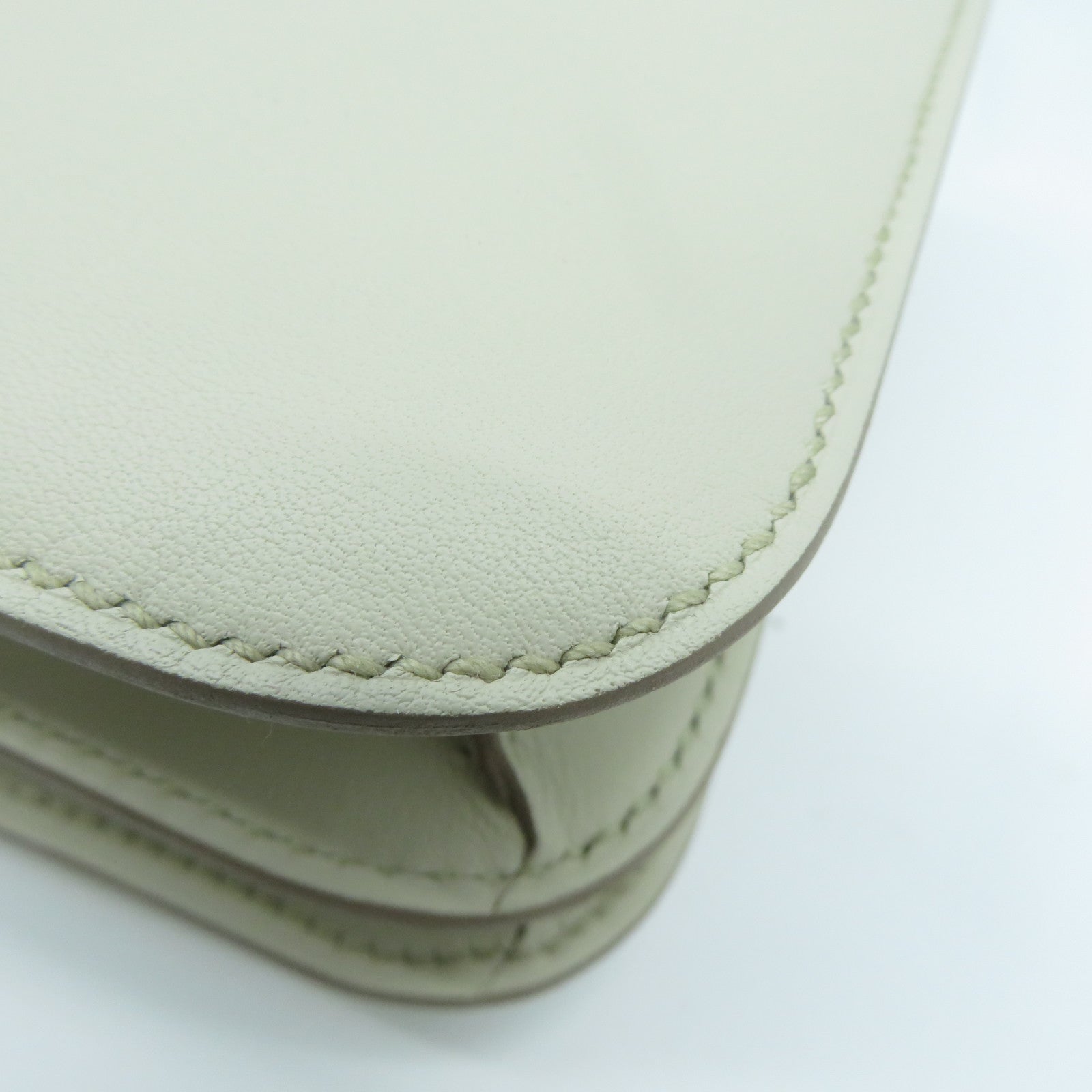 HERMES 【激減優惠】Swift皮革Constance Mini金扣肩背袋Beton冰川白色