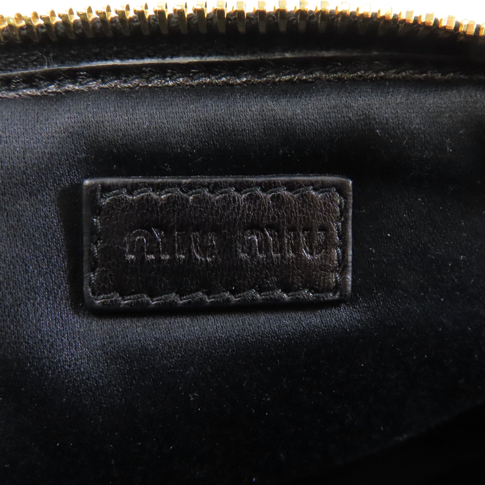 Miu Miu 皮革Shoulder Bag金扣肩背袋黑色