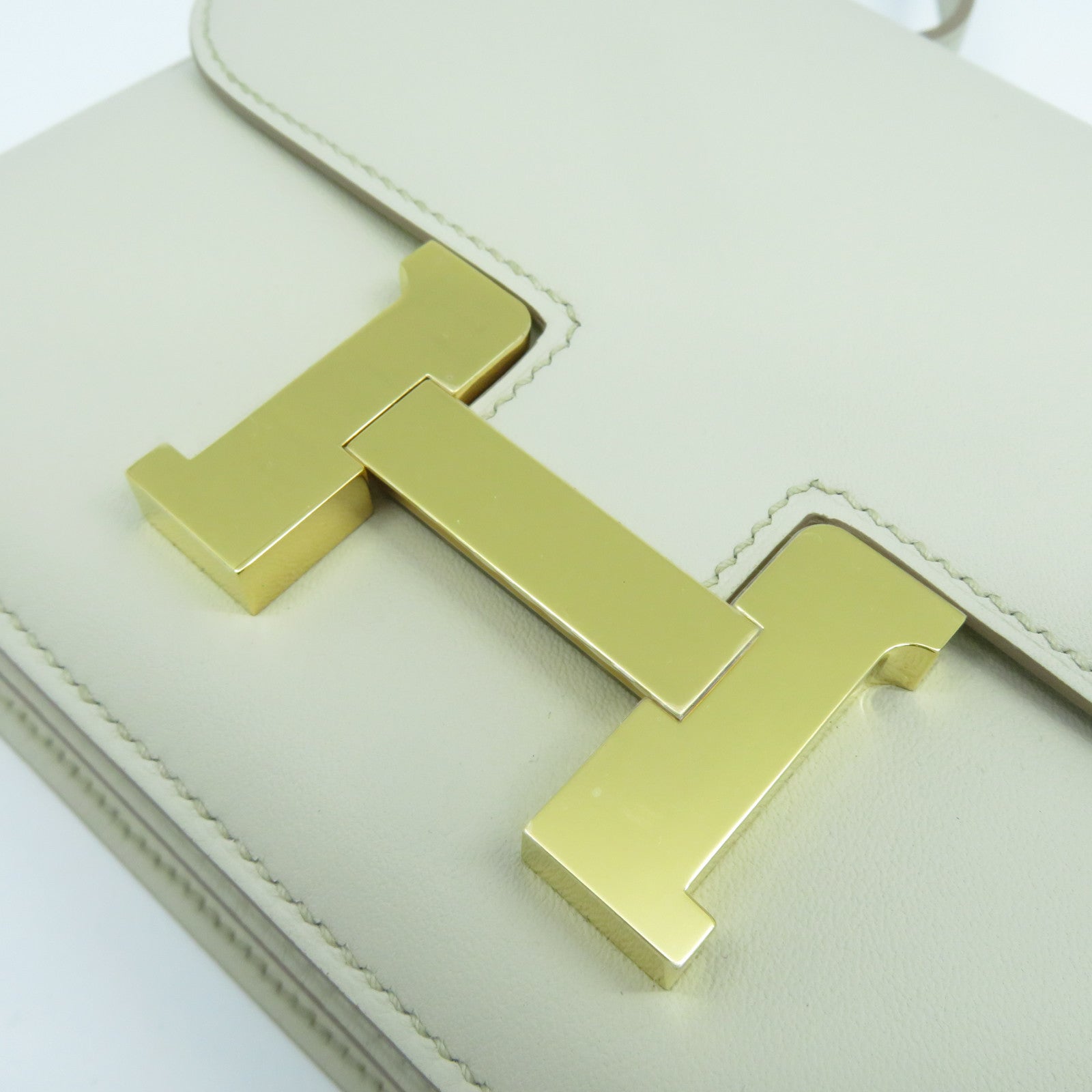 HERMES 【激減優惠】Swift皮革Constance Mini金扣肩背袋Beton冰川白色