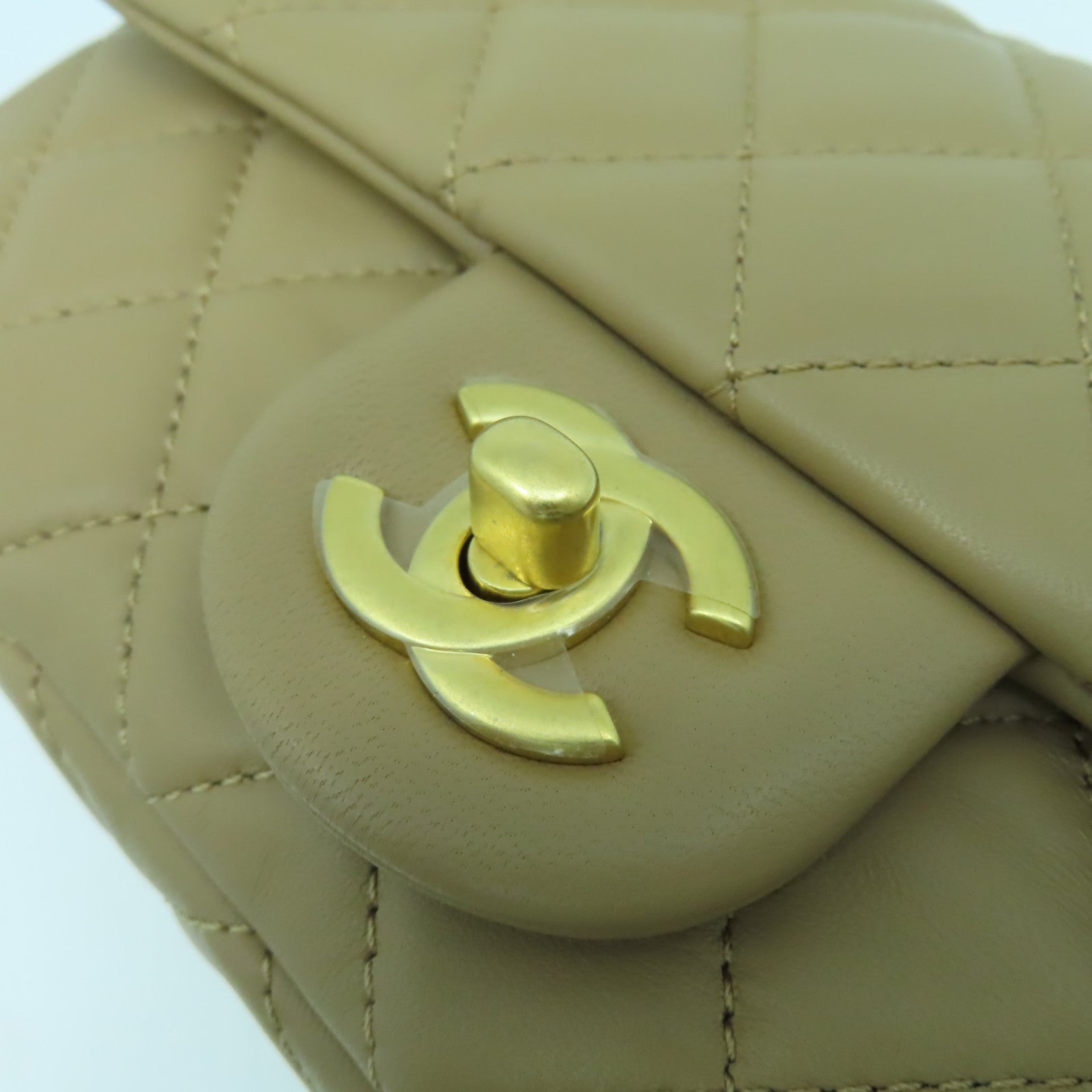 CHANEL 【激減優惠】菱格羊皮皮革Chain Shoulder Bag金扣鏈帶肩背袋米色