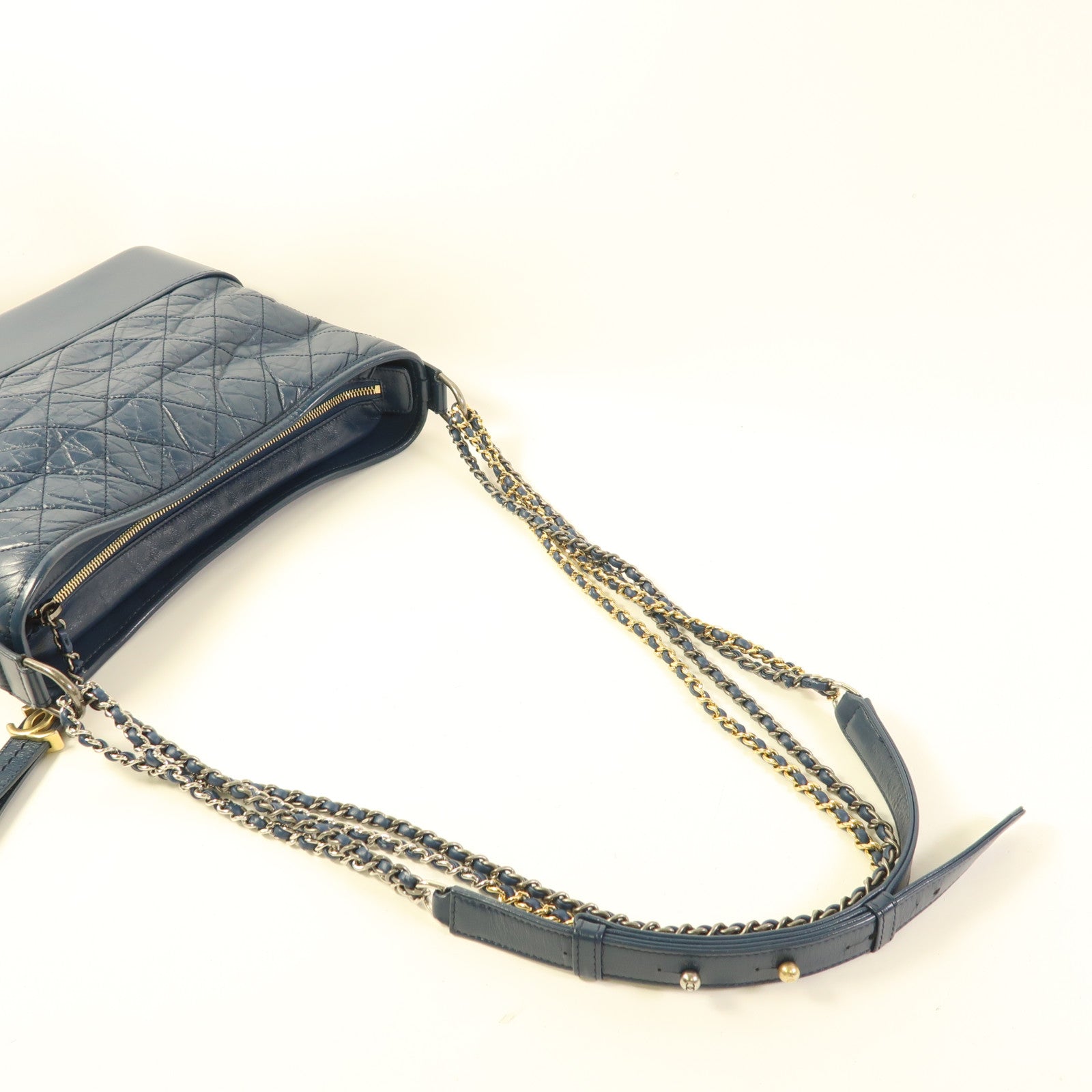 CHANEL 牛皮皮革Gabrielle Medium鏈帶肩背袋