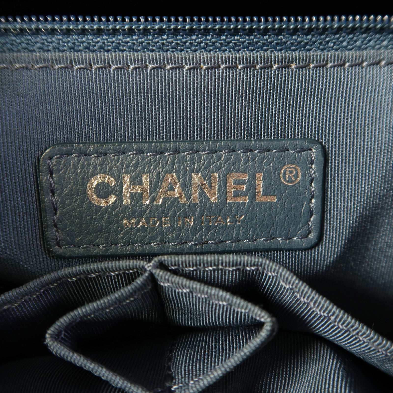 CHANEL 牛皮皮革Gabrielle Medium鏈帶肩背袋
