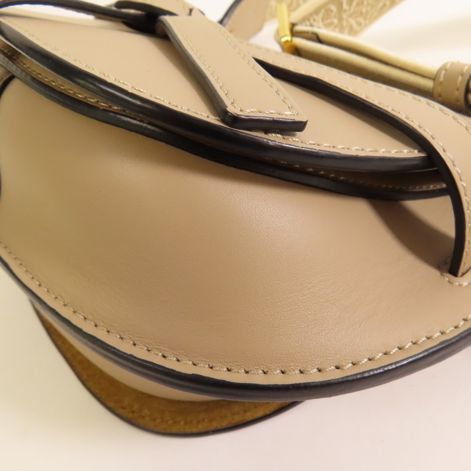 LOEWE 牛皮皮革Mini Gate金扣肩背袋