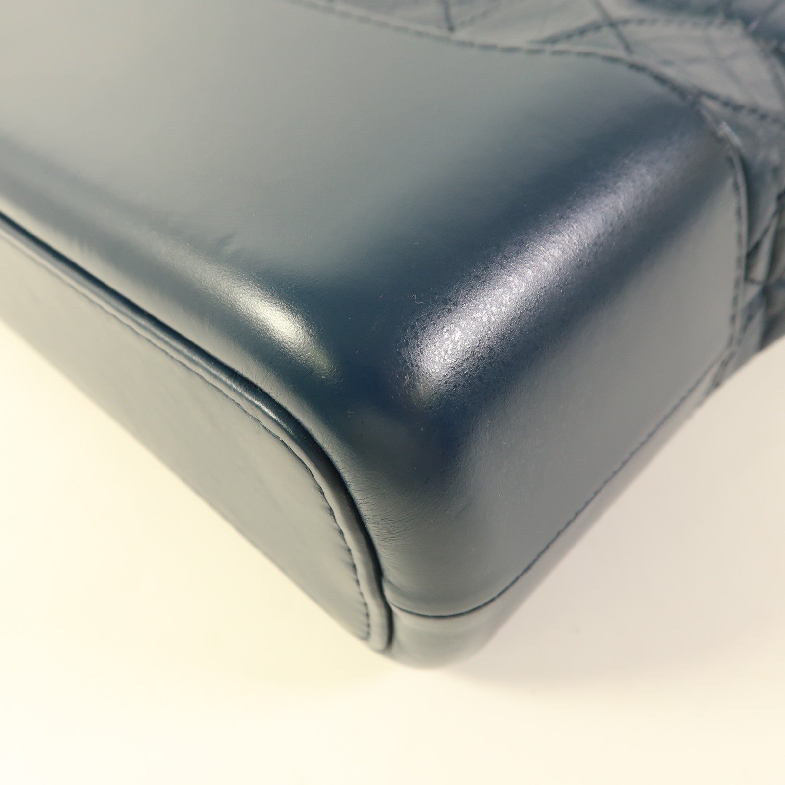 CHANEL 牛皮皮革Gabrielle Medium鏈帶肩背袋