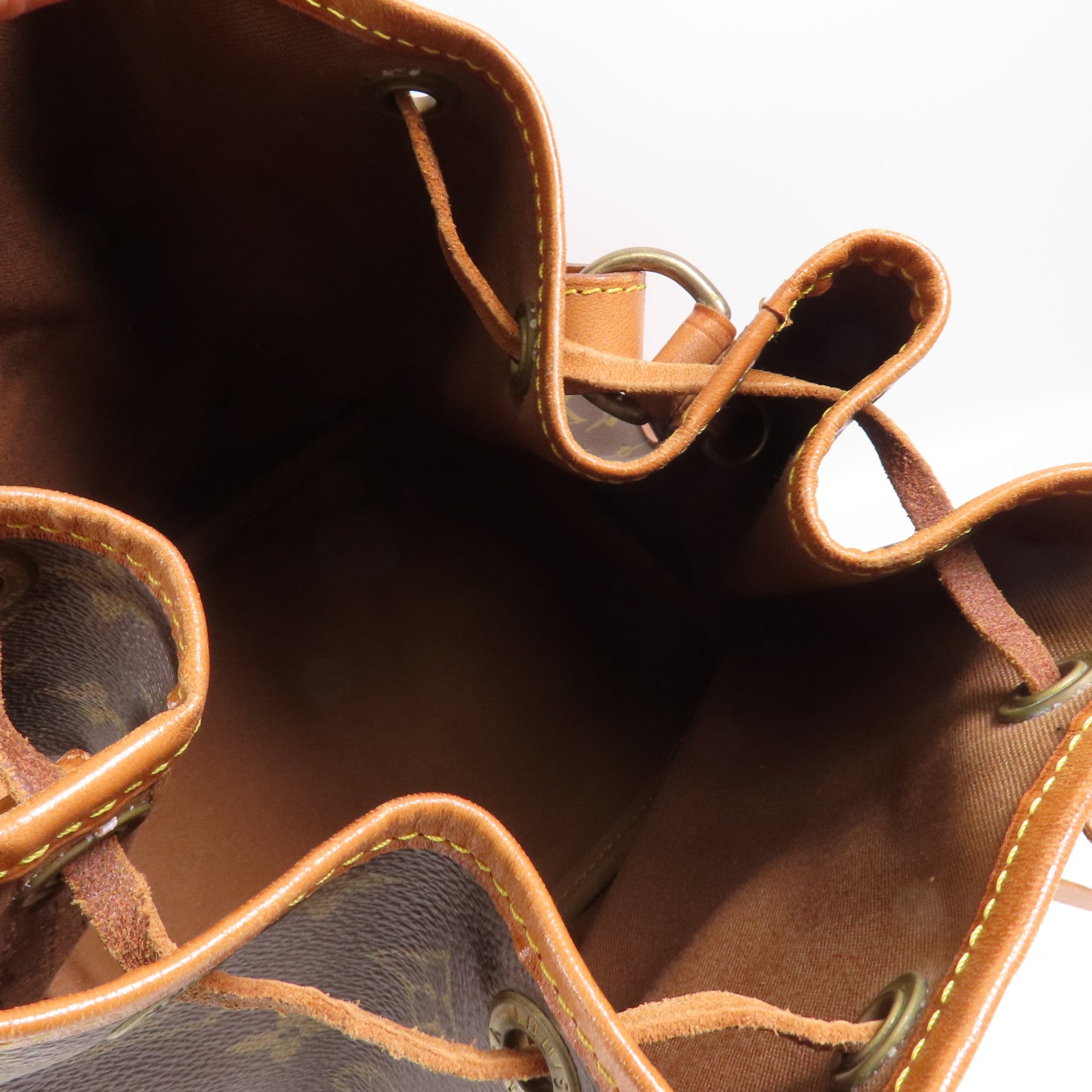 LOUIS VUITTON Monogram Petit Noe金扣肩背袋棕色