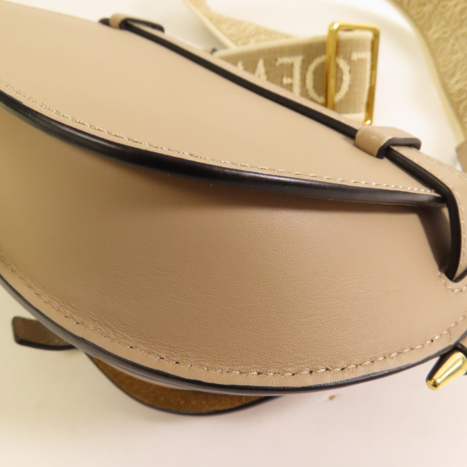 LOEWE 牛皮皮革Mini Gate金扣肩背袋