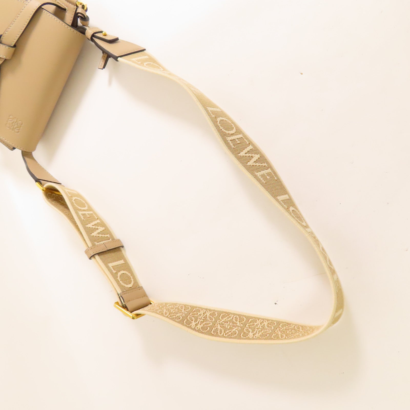 LOEWE 牛皮皮革Mini Gate金扣肩背袋