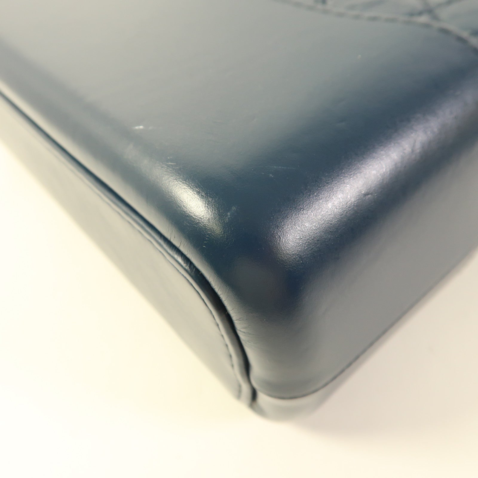 CHANEL 牛皮皮革Gabrielle Medium鏈帶肩背袋