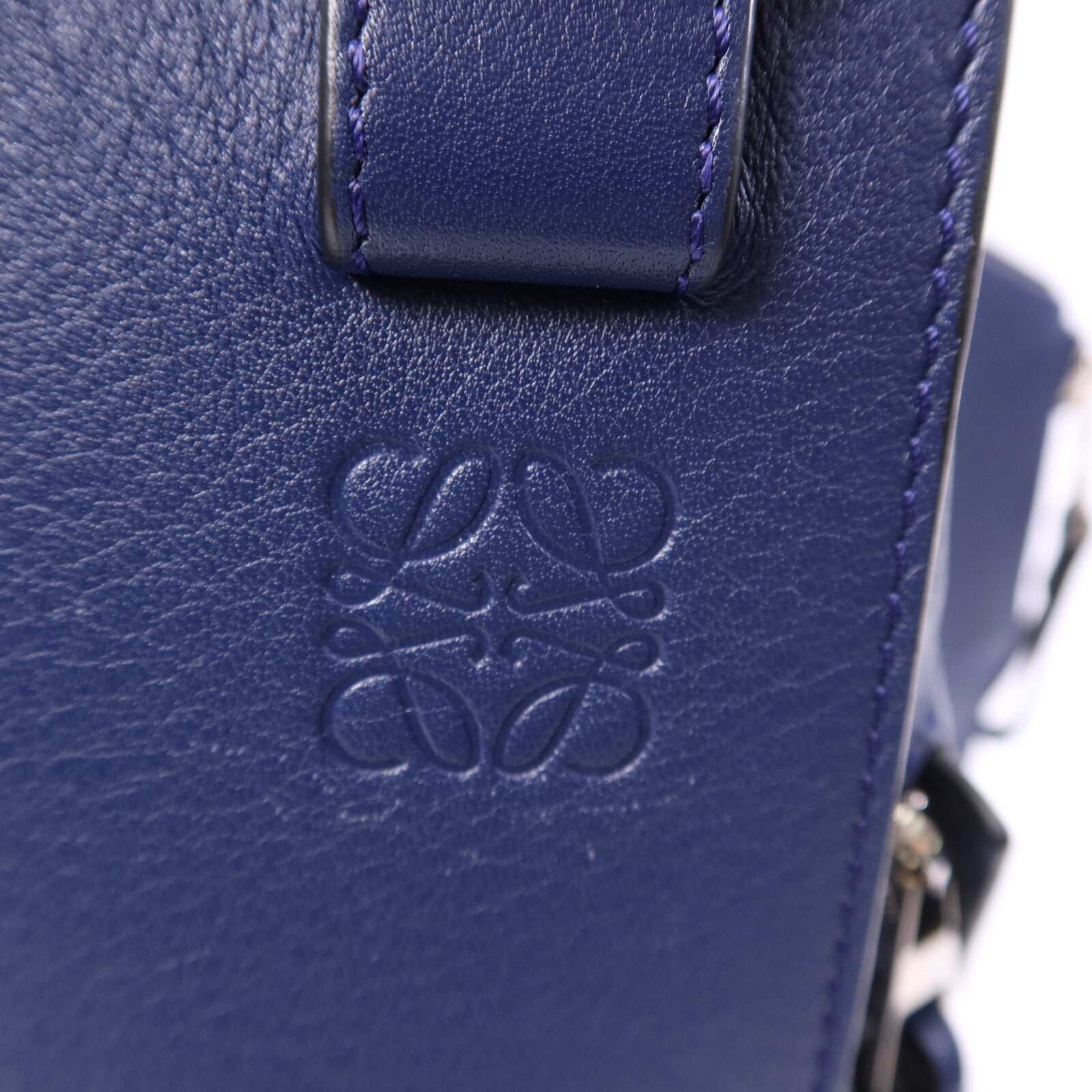 LOEWE 牛皮皮革Hammock Medium銀扣手挽肩背兩用袋