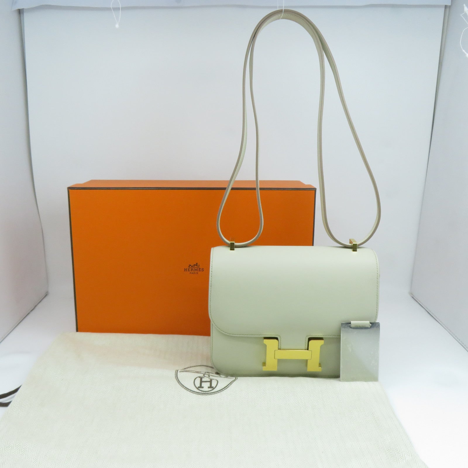 HERMES 【激減優惠】Swift皮革Constance Mini金扣肩背袋Beton冰川白色
