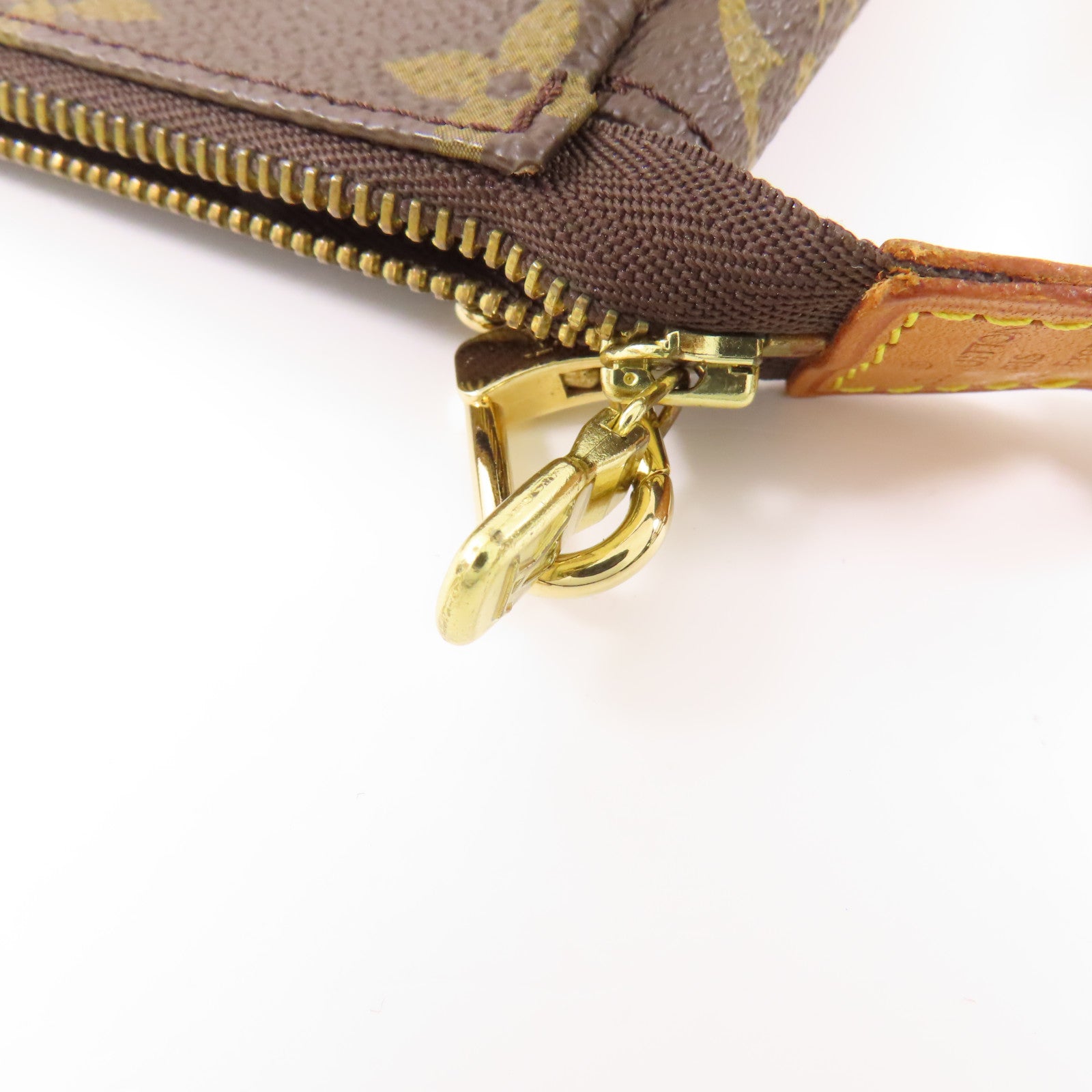 LOUIS VUITTON Monogram Pochette Accessoires金扣手挽袋棕色