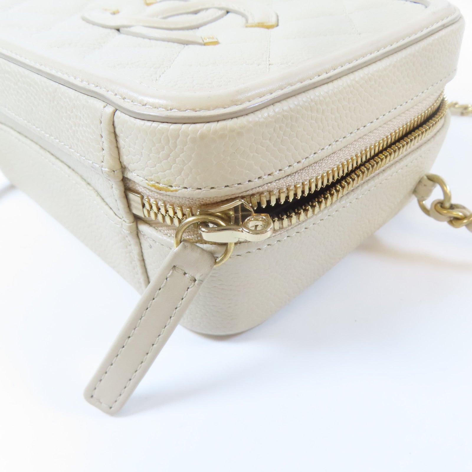 CHANEL 【激減優惠】菱格Caviar皮革Vanity Case金扣肩背袋白色