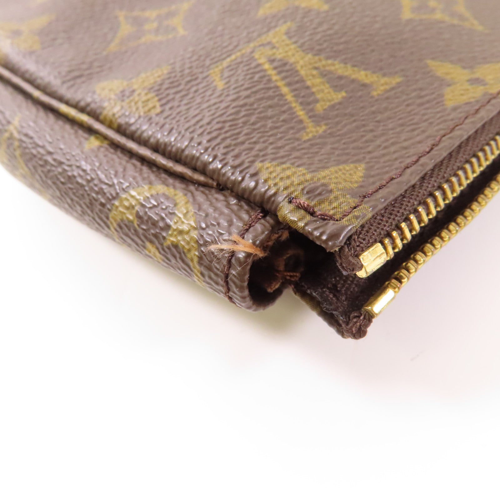 LOUIS VUITTON Monogram Pochette Accessoires金扣手挽袋棕色