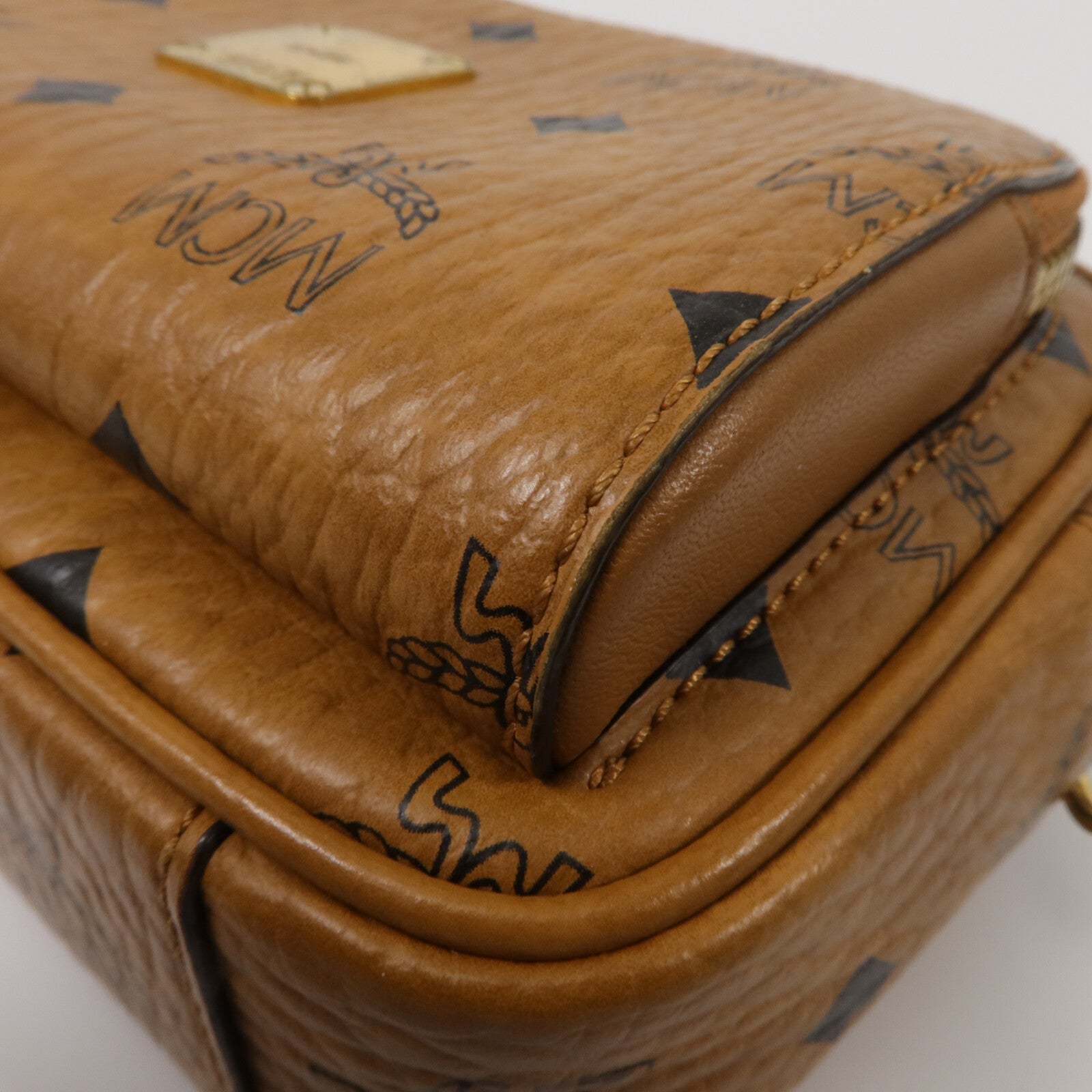 MCM 塗層皮革Visetos Aren Crossbody X-Mini肩背袋