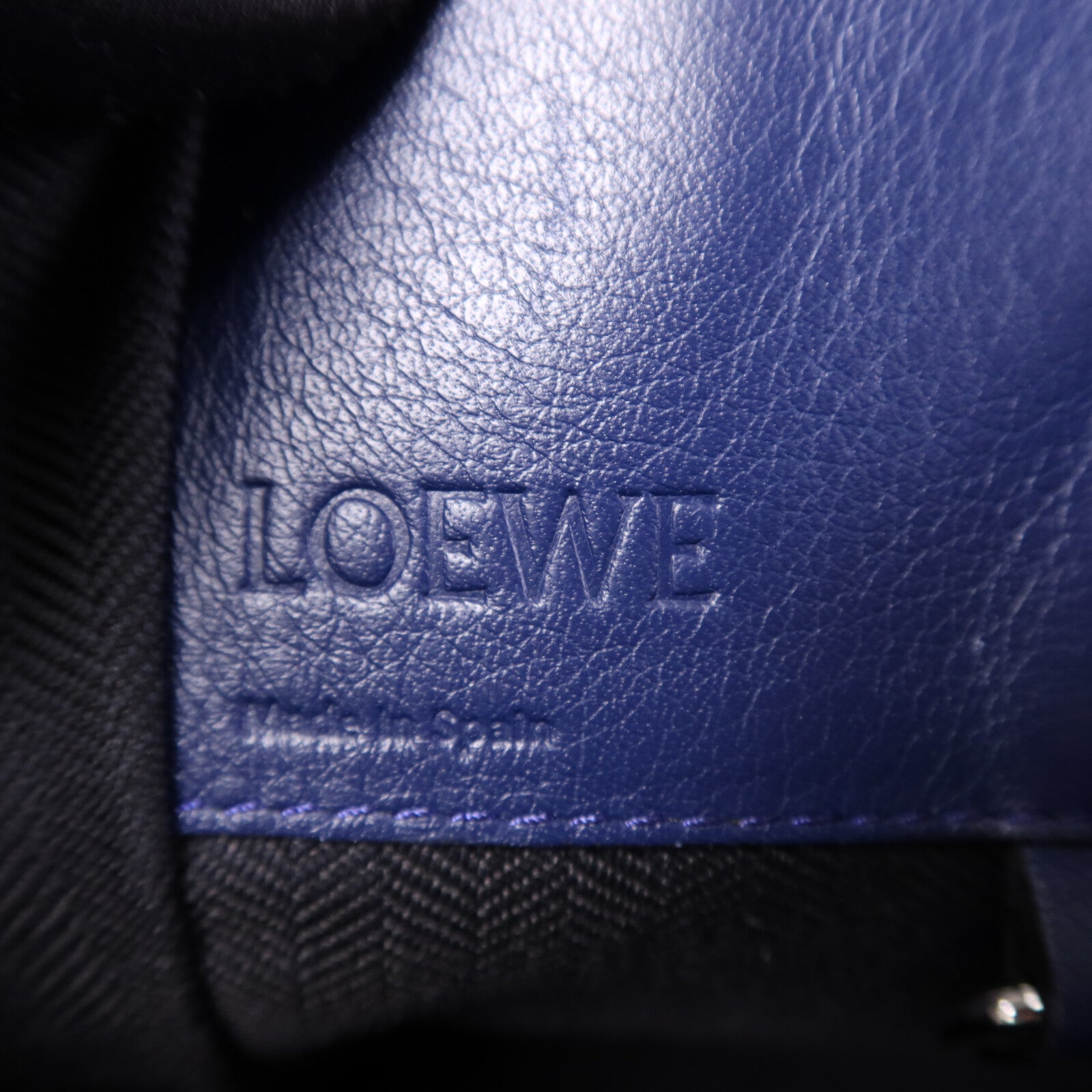 LOEWE 牛皮皮革Hammock Medium銀扣手挽肩背兩用袋