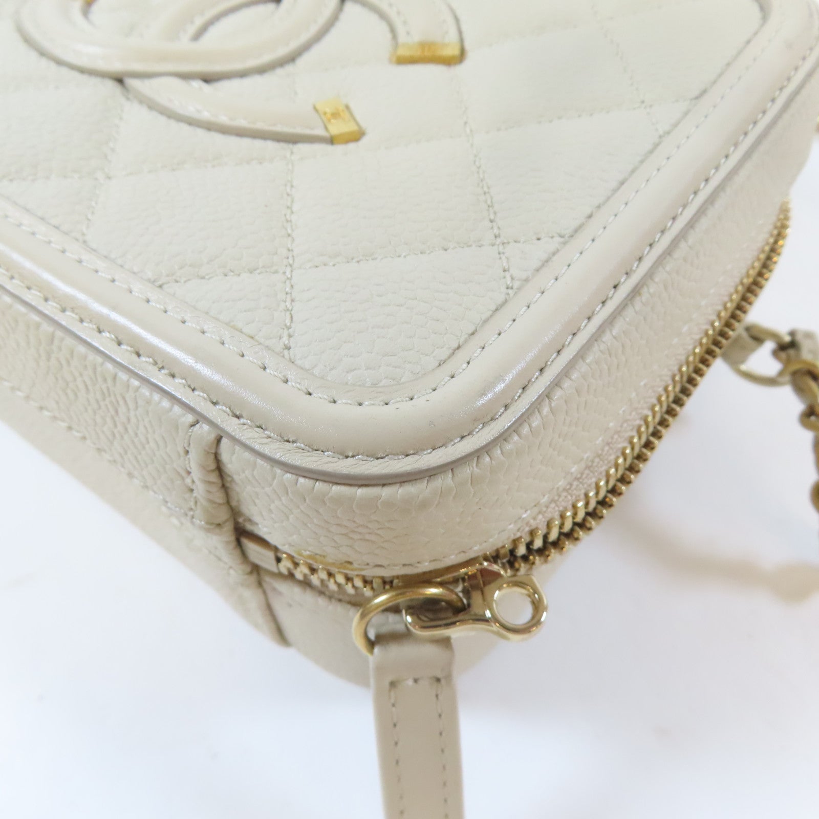 CHANEL 【激減優惠】菱格Caviar皮革Vanity Case金扣肩背袋白色