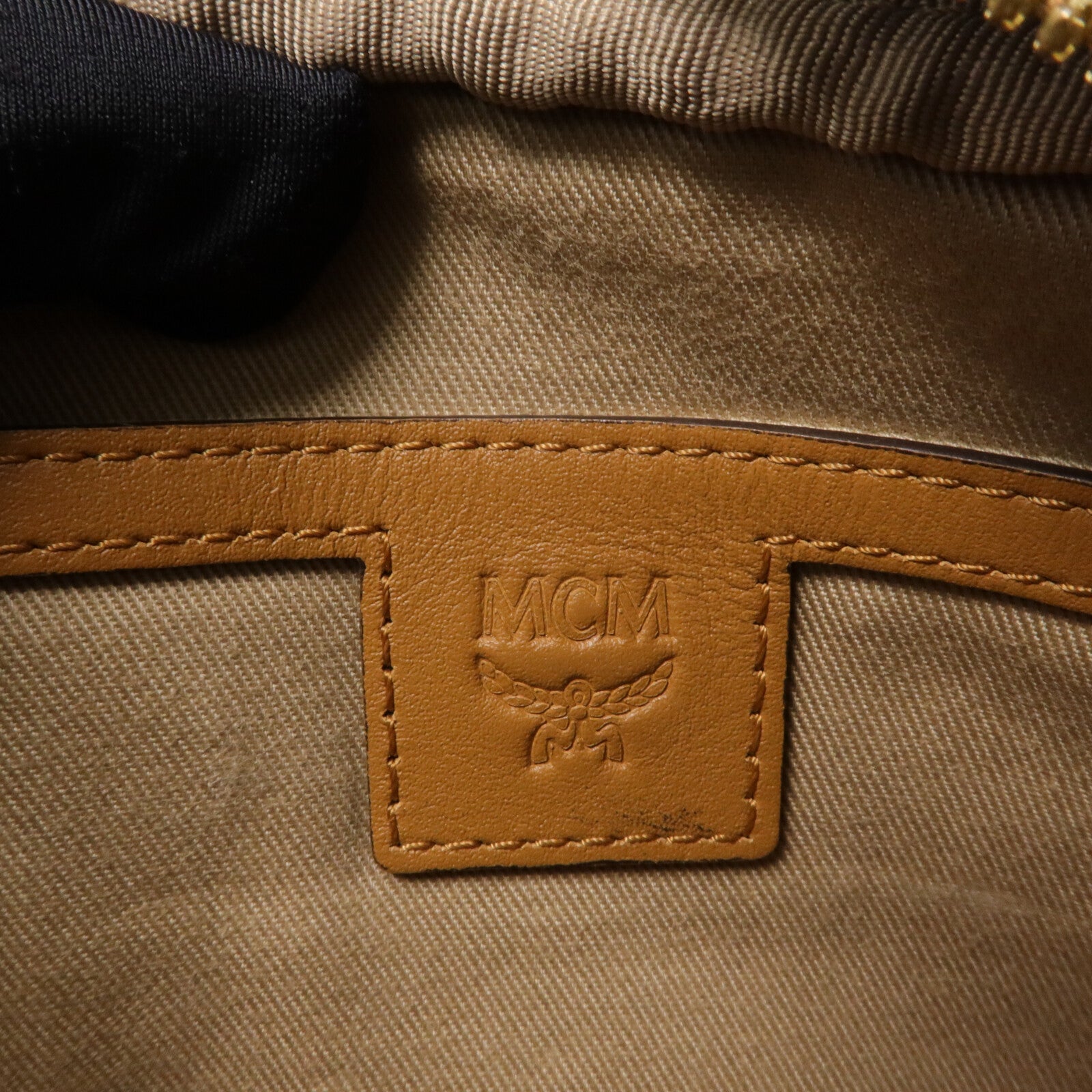 MCM 塗層皮革Visetos Aren Crossbody X-Mini肩背袋