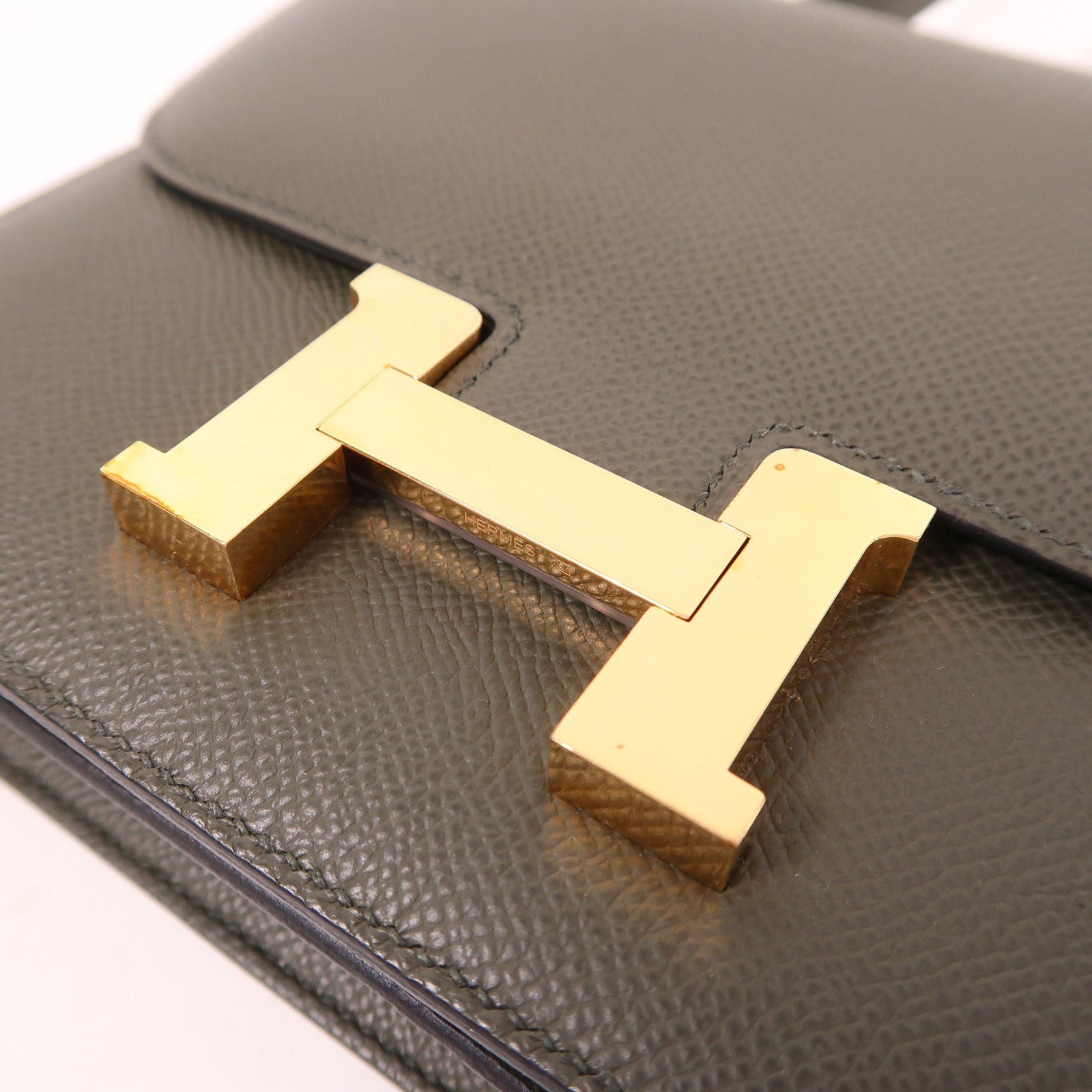 HERMES Epsom皮革Mini Constance金扣肩背袋Vert De Gris